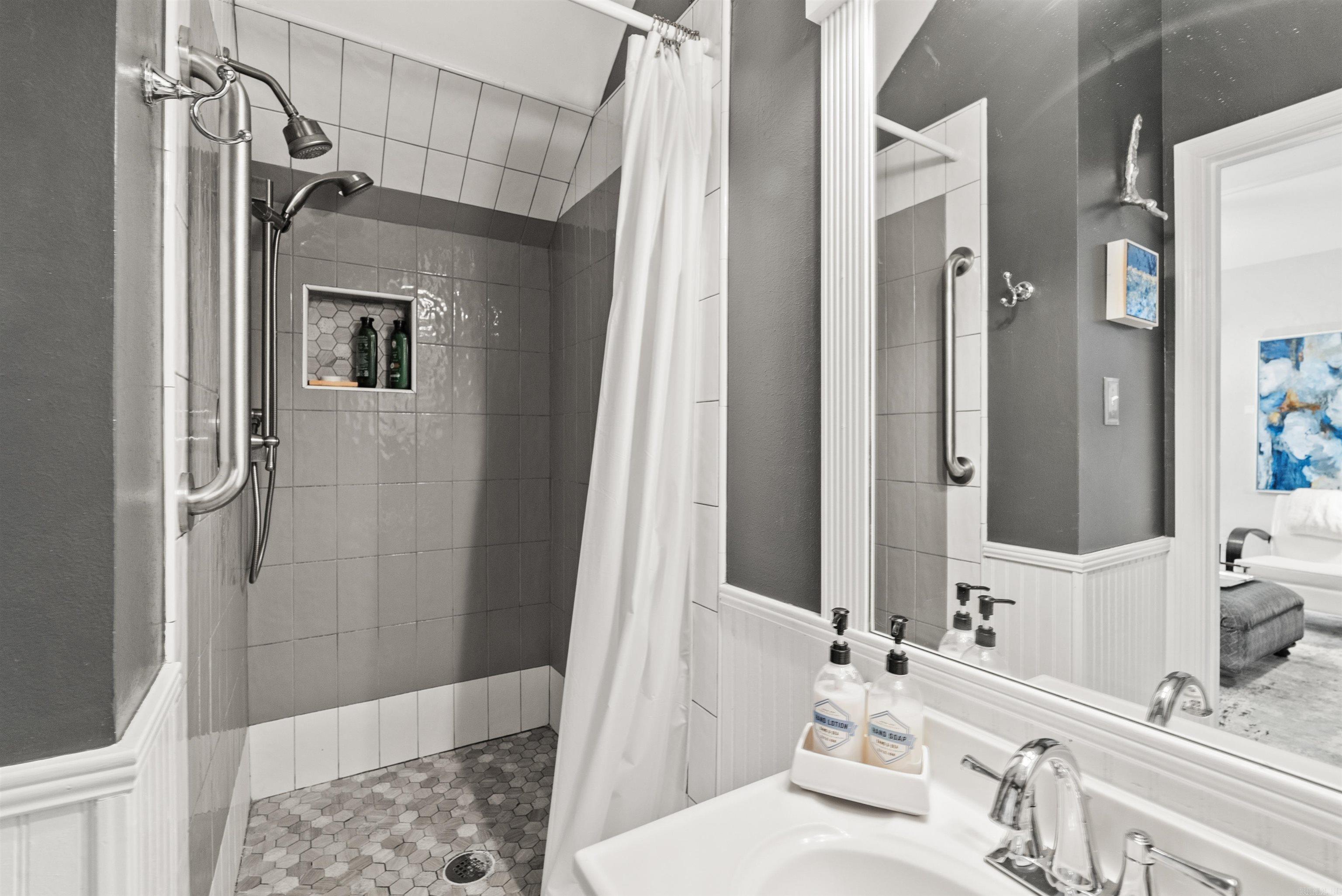 ROLAND WEST - Residential