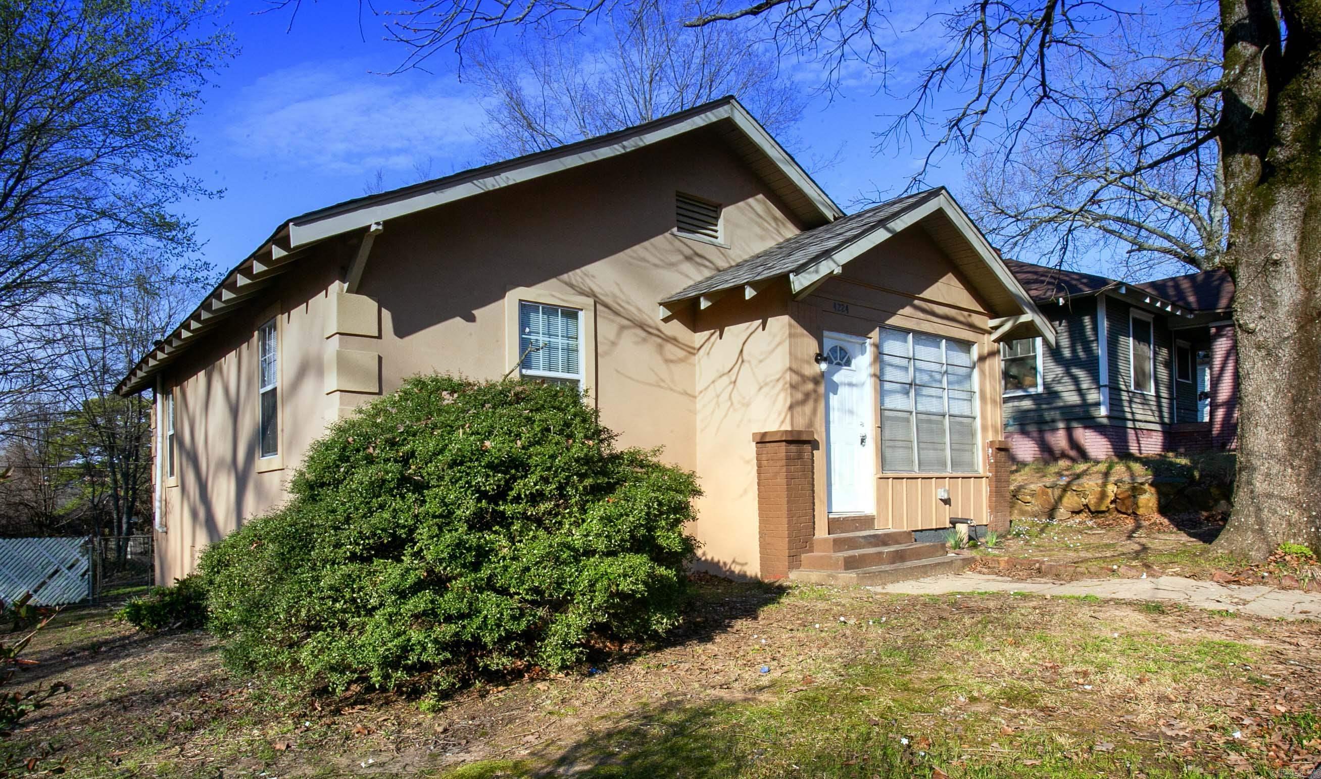 Cozy 3BD conveniently close to UAMS. Hard flooring throughout. Separate dining area for enjoying meals with family or friends. Large backyard that is partially fenced. This property is managed by Hoffman Team so beware of scammers - we will never ask you to Cashapp us money. The lease for this property is for 18 months to 2 years with a 3% increase after the first year. Income must be 3x the amount of rent. Deposit, first month’s rent, and the $50 administration fee due before move in. This property does not accept section 8.