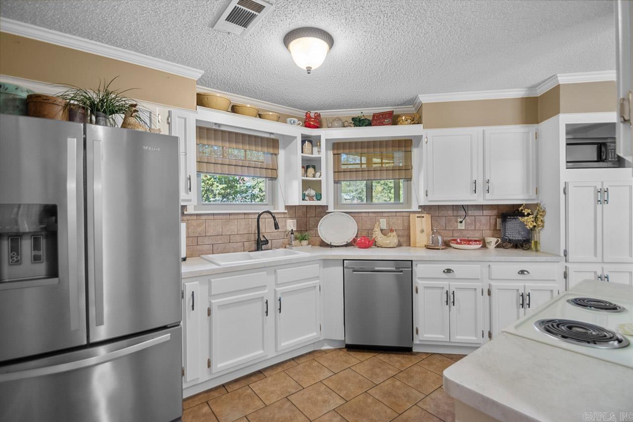 CREEKSIDE COUNTRY - Residential