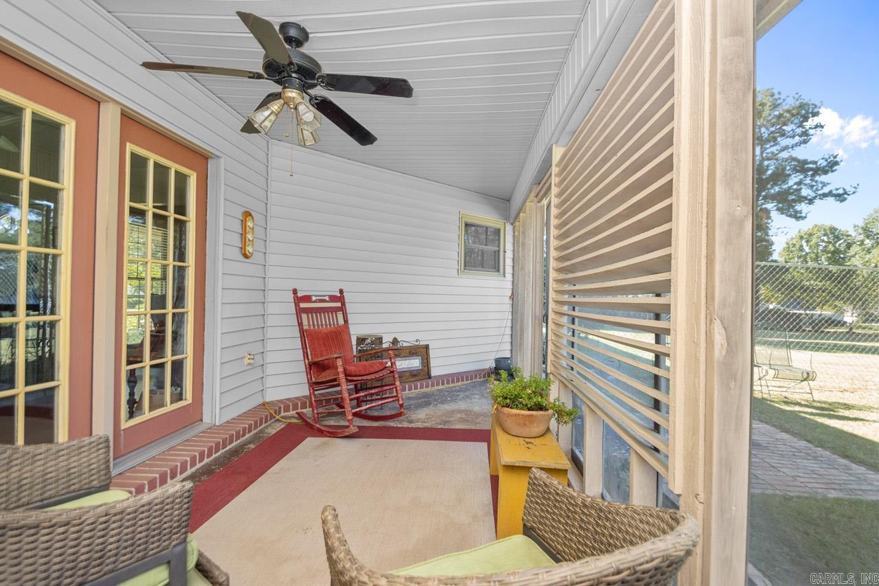 CREEKSIDE COUNTRY - Residential