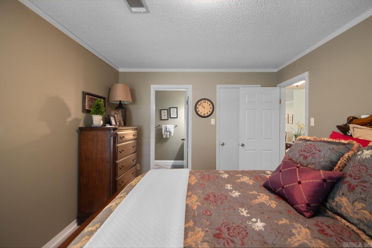 CREEKSIDE COUNTRY - Residential