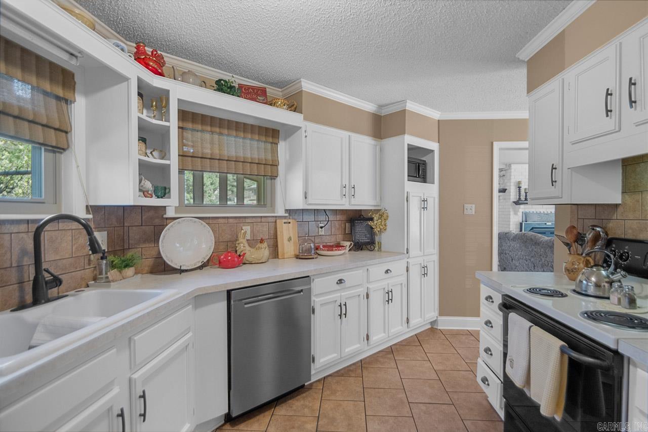 CREEKSIDE COUNTRY - Residential