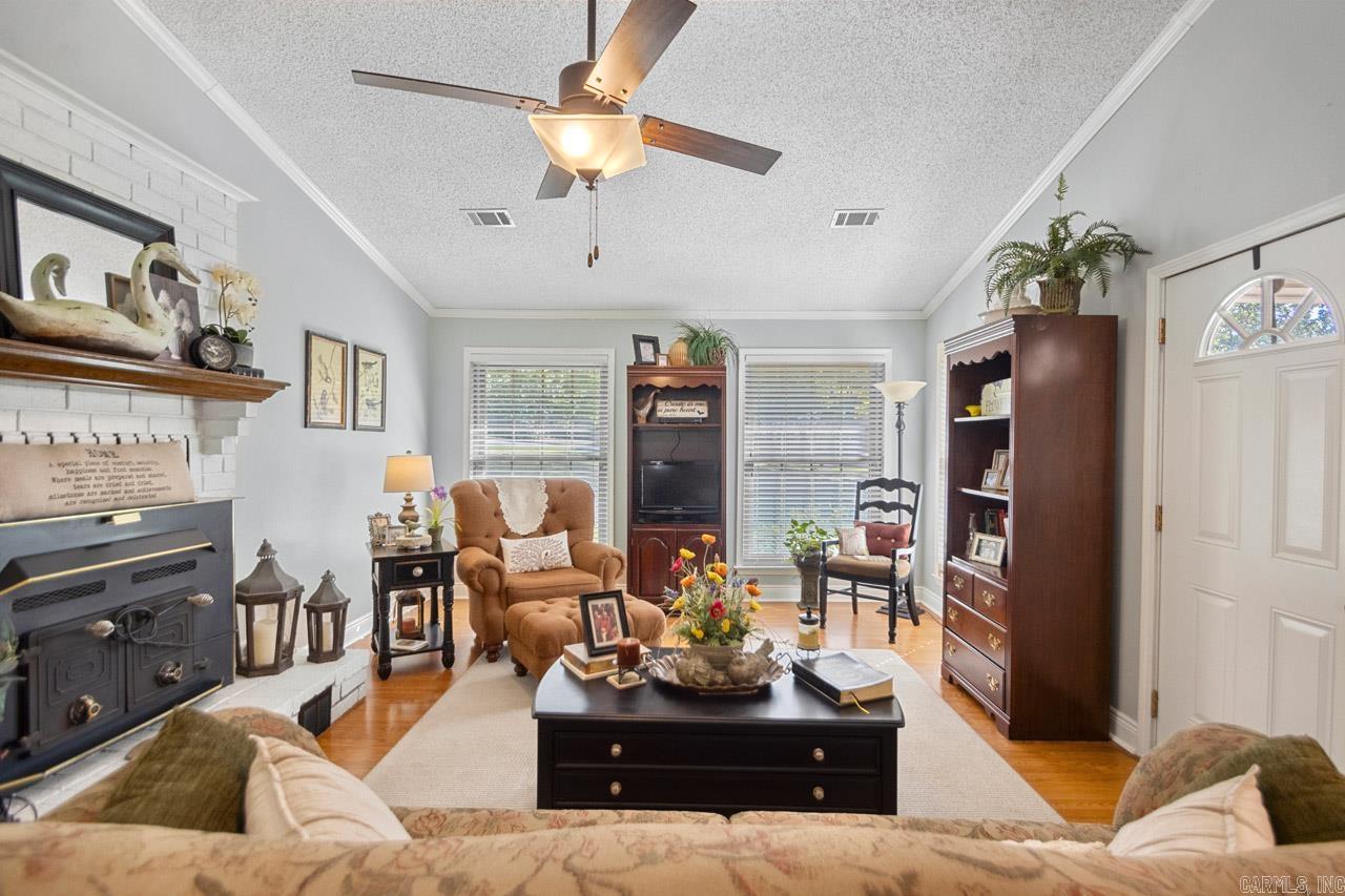 CREEKSIDE COUNTRY - Residential