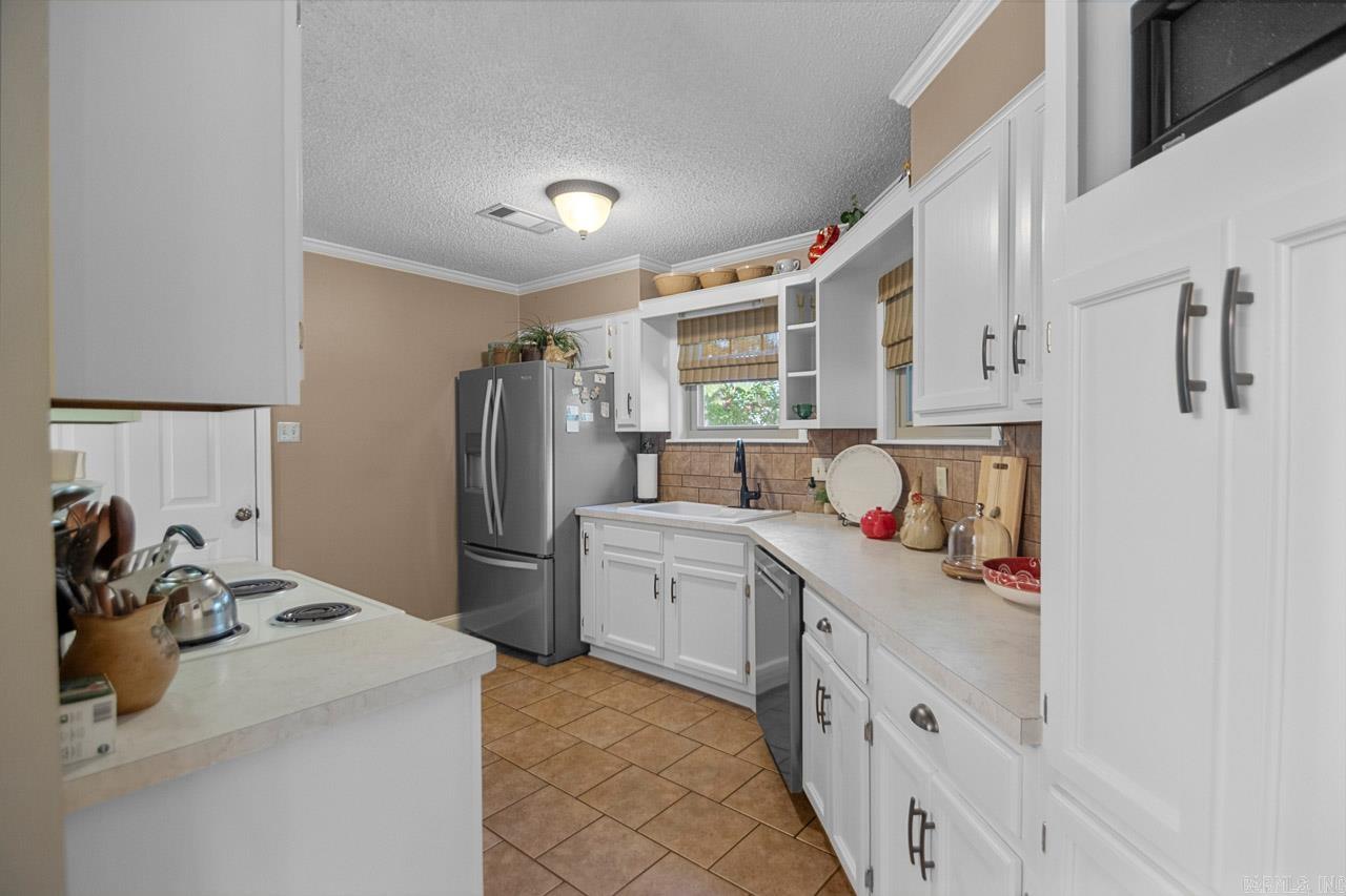 CREEKSIDE COUNTRY - Residential