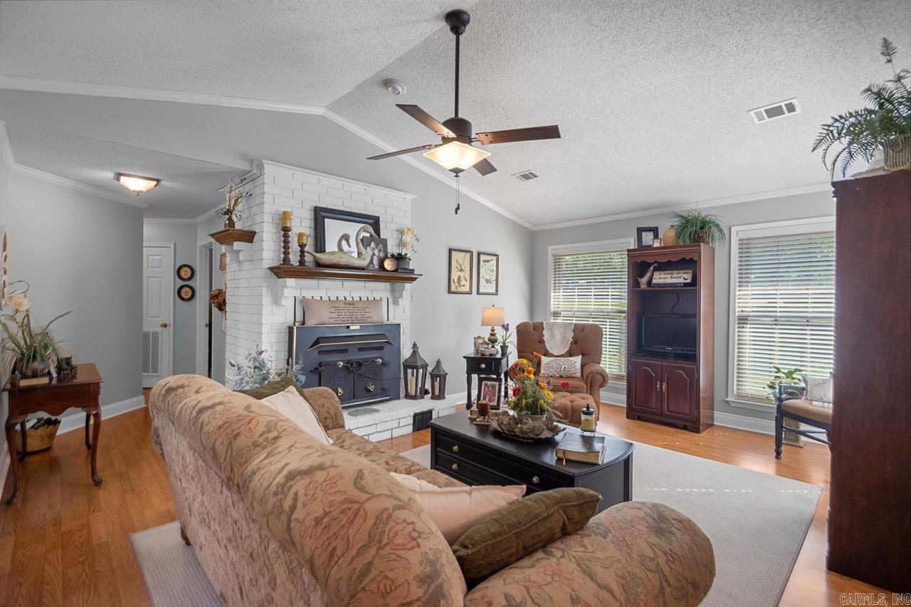 CREEKSIDE COUNTRY - Residential