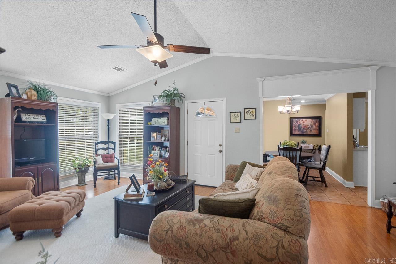 CREEKSIDE COUNTRY - Residential