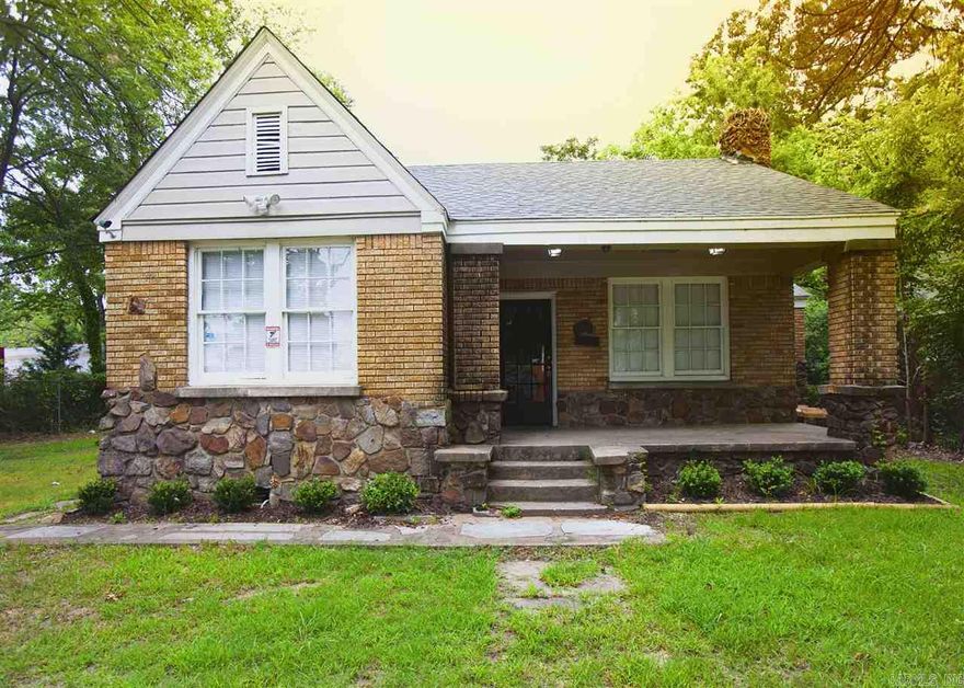 Come check out this 3bd/2ba in Little Rock! Hardwood flooring, beautiful kitchen cabinets. Lots of space throughout. Nice yard space both front and back yard! The lease for this property is for 2 years with a 3% increase after the first year. Income has to be 3x the amount of rent unless you have a housing voucher.  ***All properties may not be move-in ready***