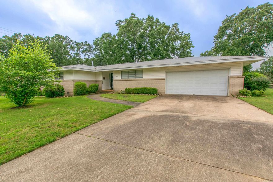 Take a look at this precious home on the corner of Osage and Navajo. This 3 bedroom 2 bath has hardwoods through out (under carpet in the bedrooms and linoleum in the hallway). The backyard is so nice and has a separate storage building and a $15000 whole house generator that has a transferrable warranty.  Plus a covered patio!! Take a look Today!! See Agent Remarks