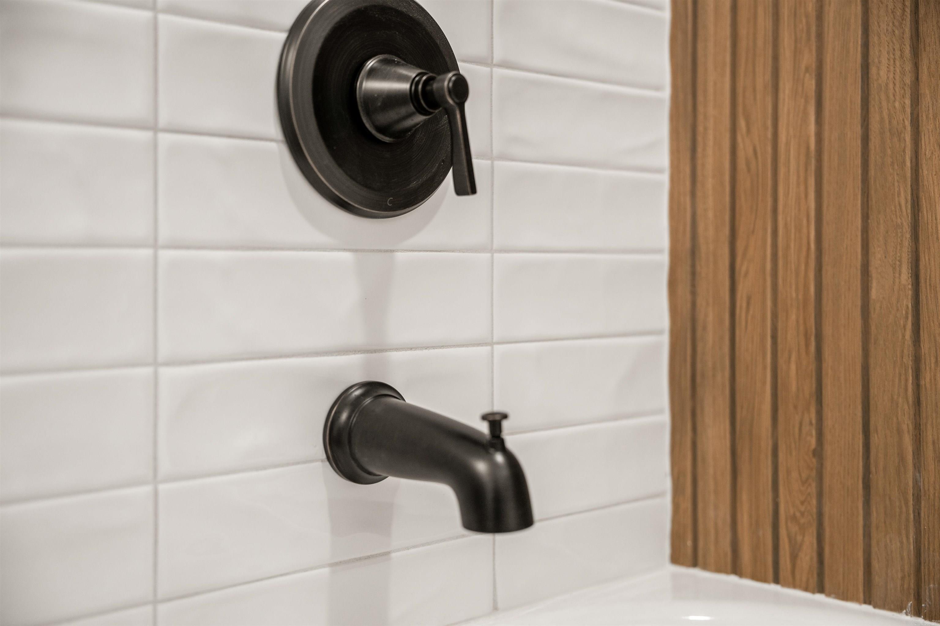 COLLINS - Residential