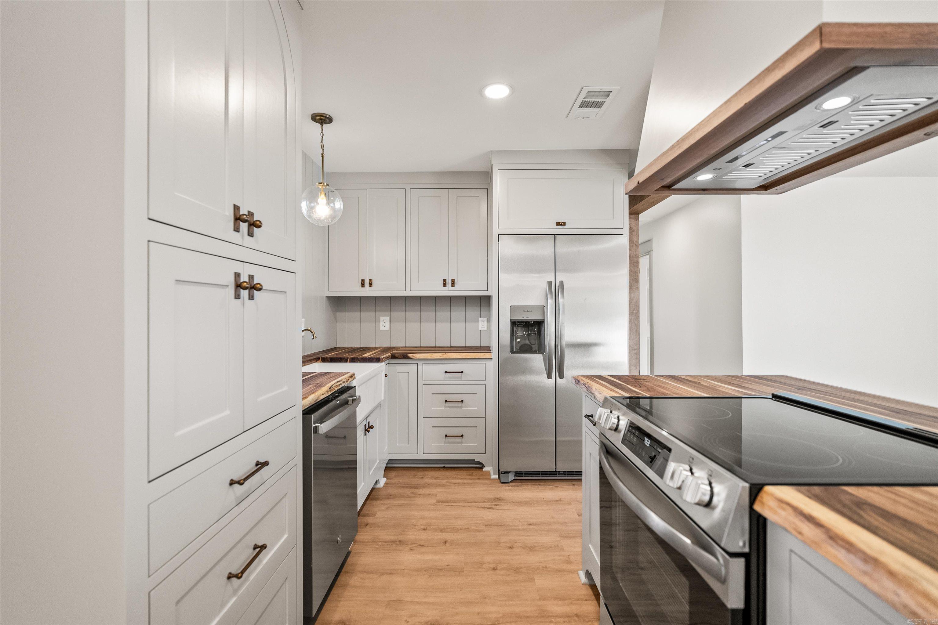 COLLINS - Residential