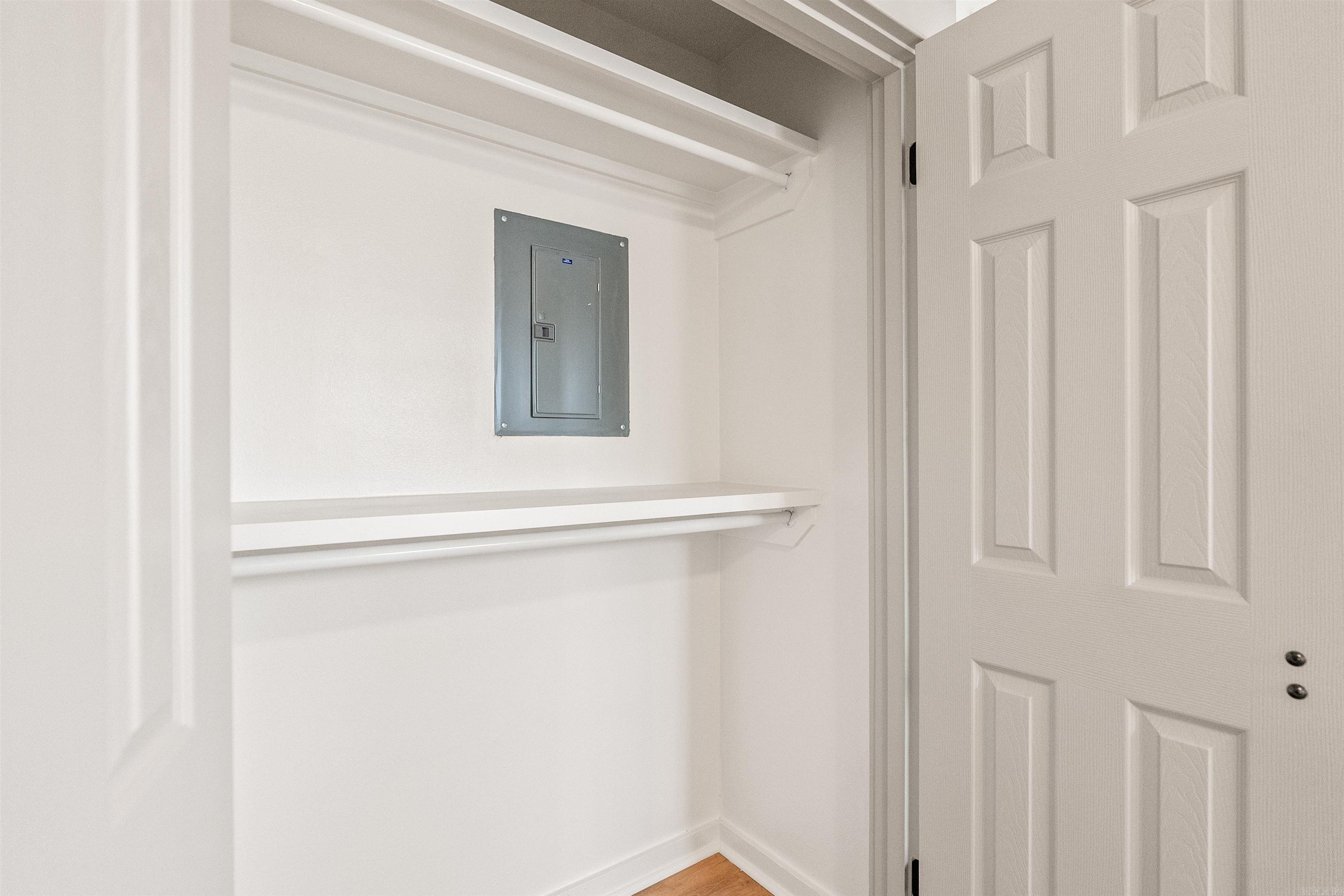 COLLINS - Residential