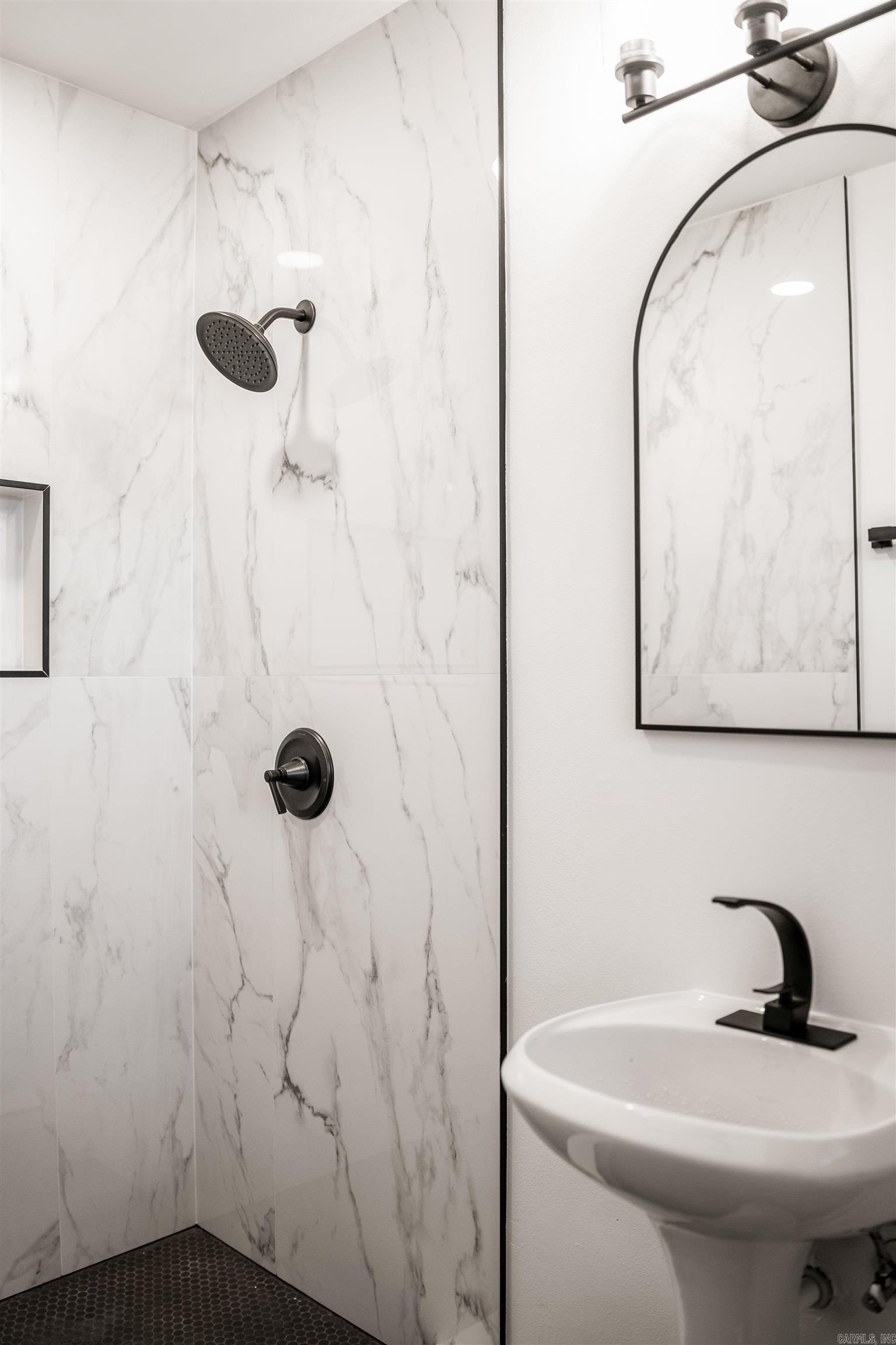 COLLINS - Residential