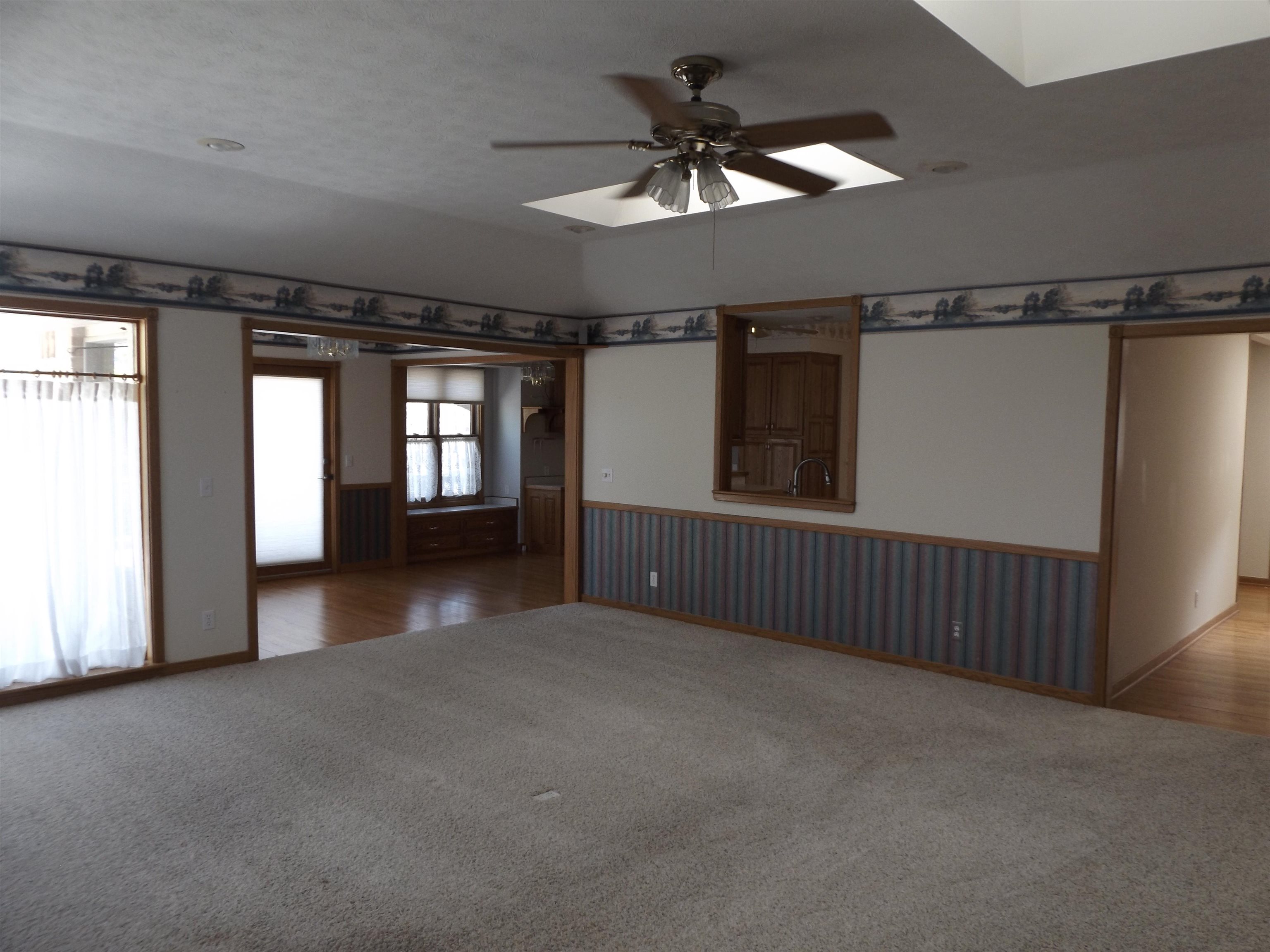 LAKESIDE TERRACE - Residential