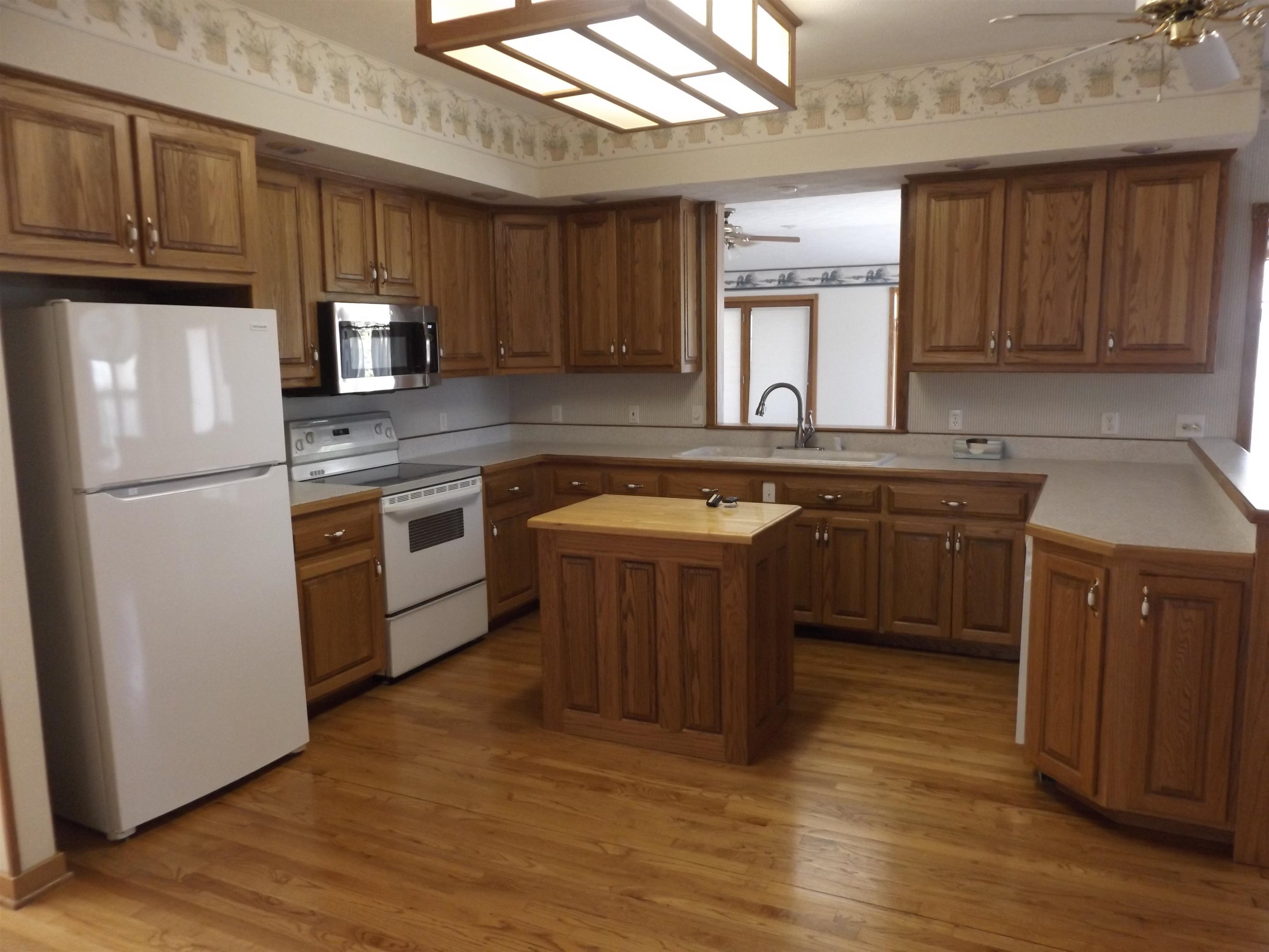 LAKESIDE TERRACE - Residential