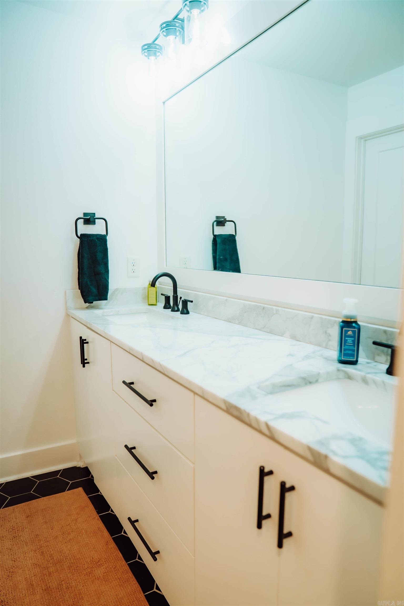 HURRICANE LAKE EST - Residential