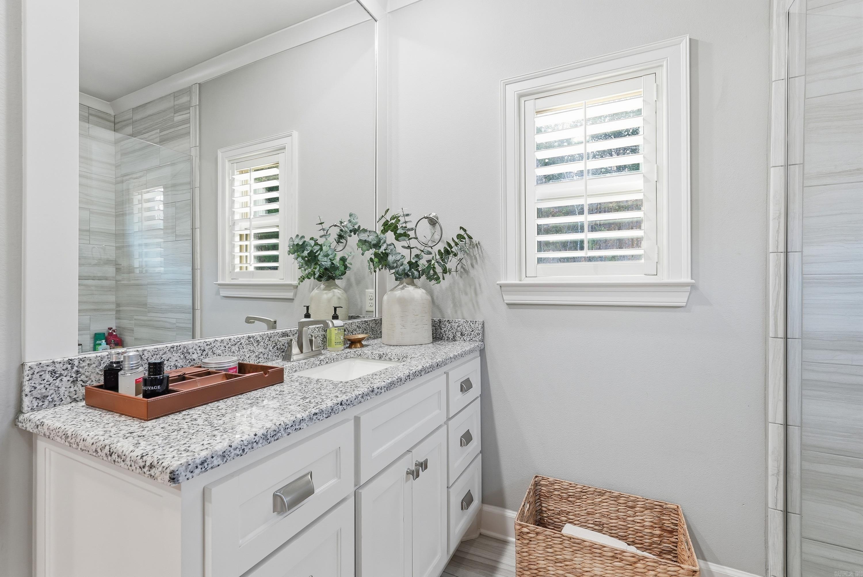 ROBYNMAR - Residential