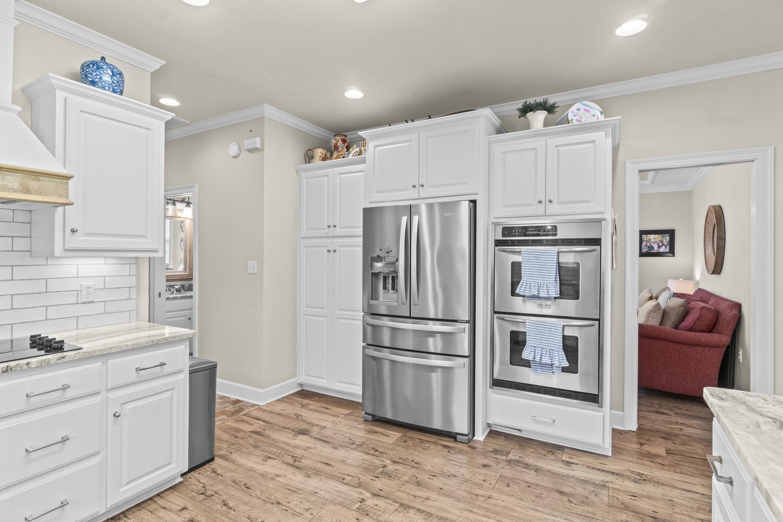 RIVER OAKS - Residential