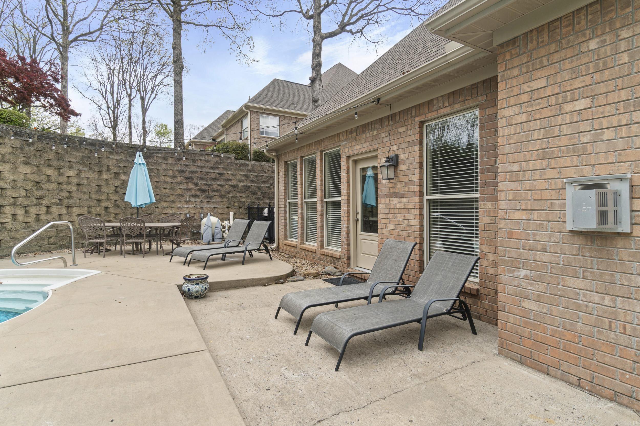 RIVER OAKS - Residential