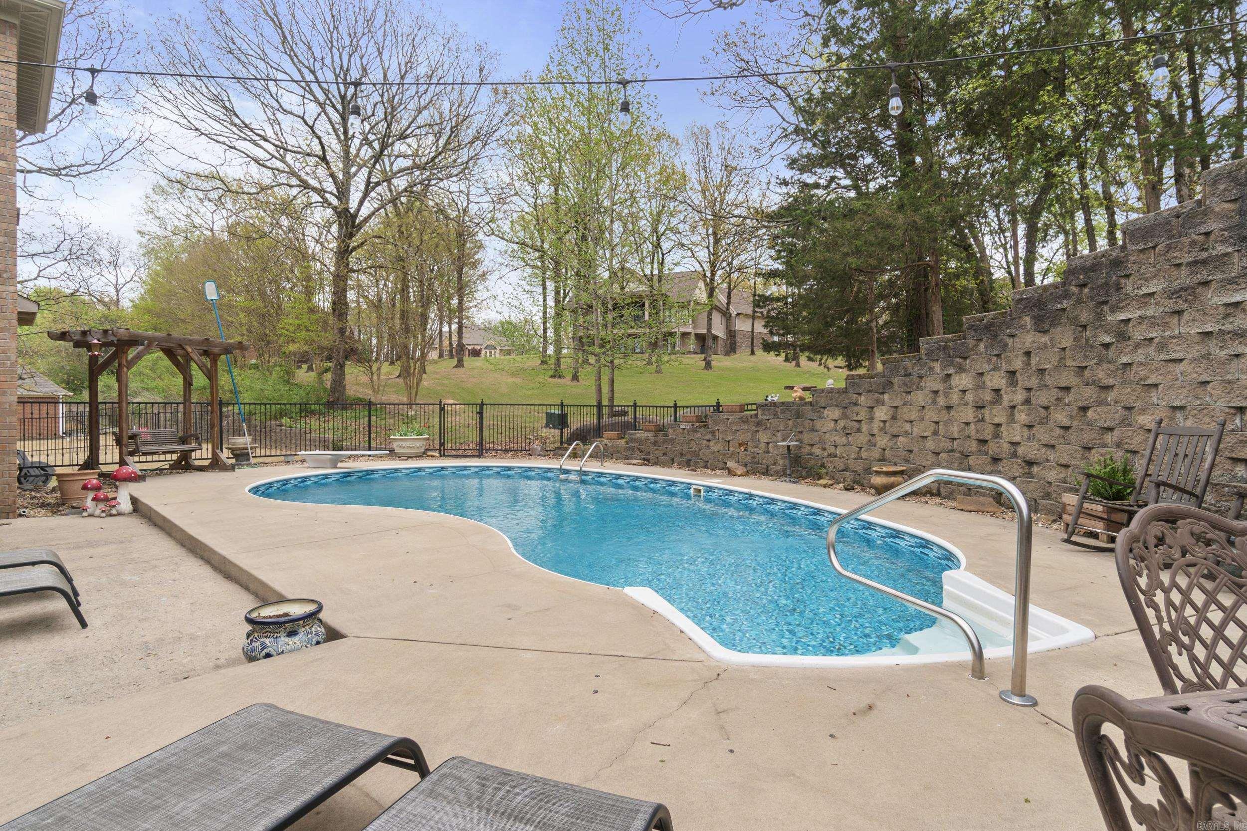 RIVER OAKS - Residential