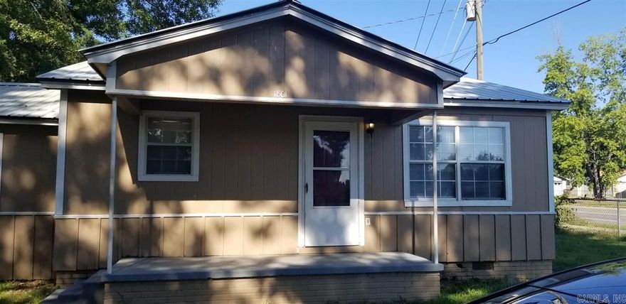 3 bedroom 1 bath unit in duplex available. Window units for a/c. Lease terms 12 months, $550 deposit, $40 application fee. Apply online at c21prjxrentals.com