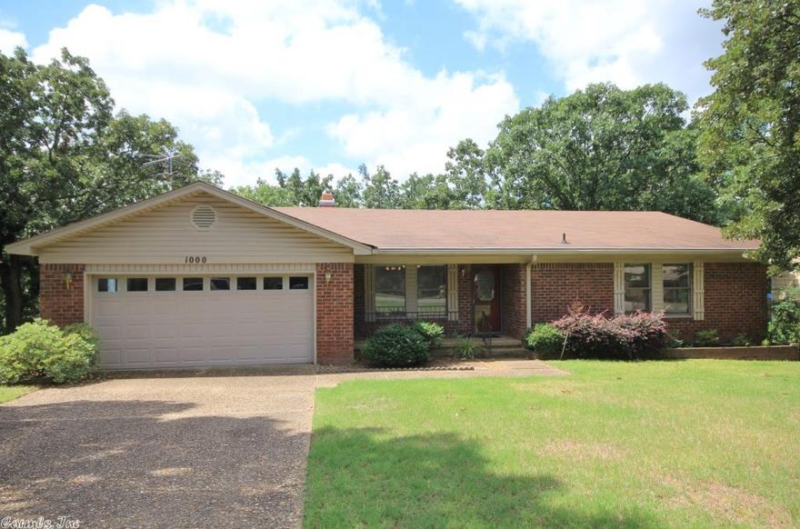 Very Nice one level brick home in NLR. Beautiful level lot with Green space in the backyard. Green Hills subdivision. Home has 3 large BR's 2 BA's eat in kitchen, 2 living areas. Cul-de-sac and quiet street. Great space buy at almost 1,700 square feet!! This one wont last long!! Move in Ready!!