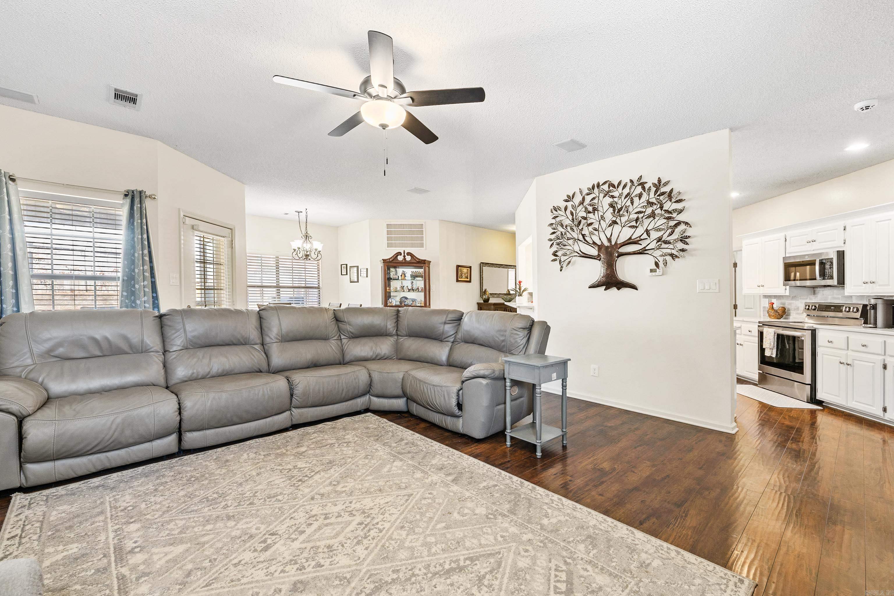 OLD SHENANDOAH - Residential