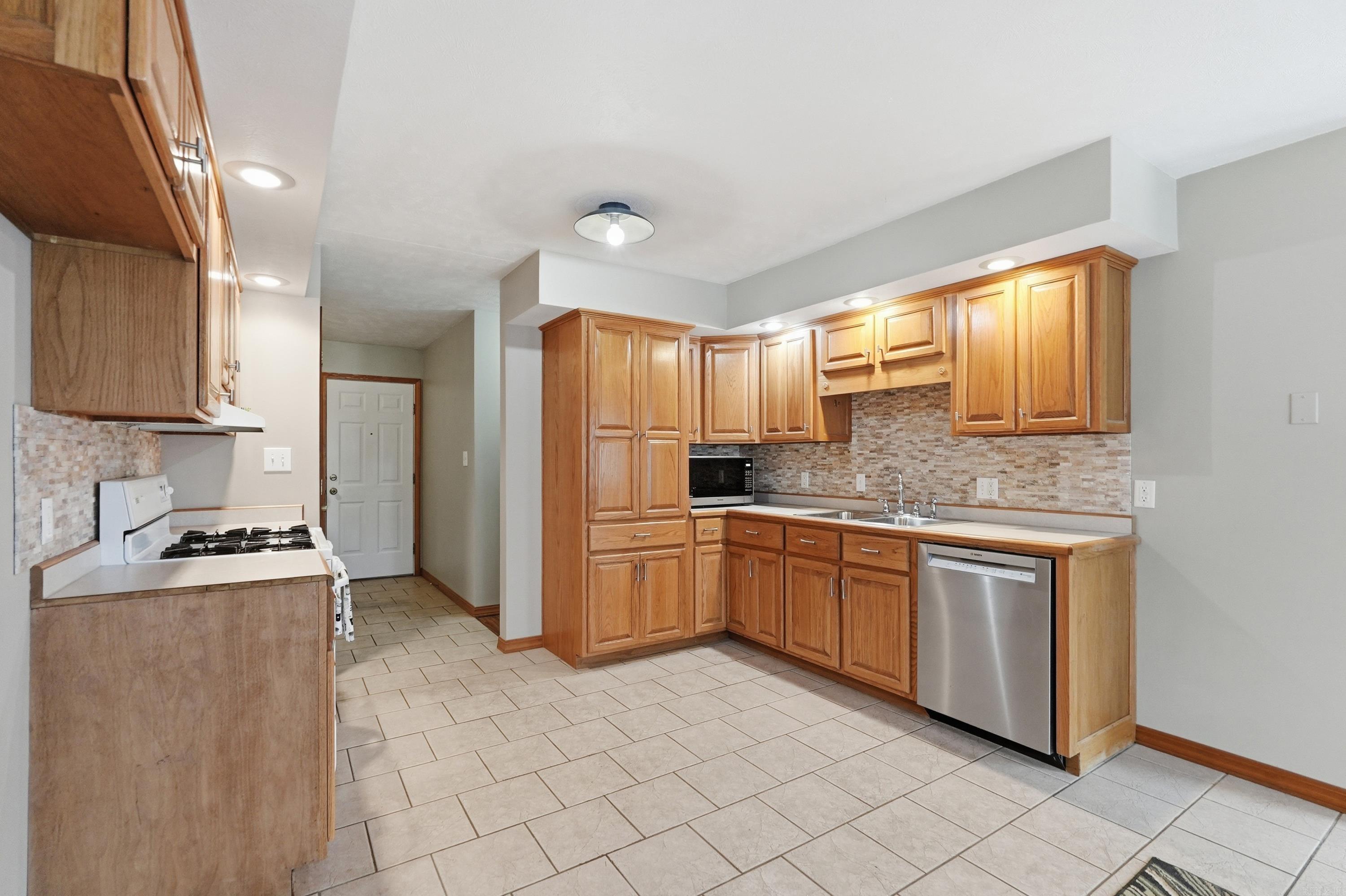 FOX RUN VILLAGE - Residential