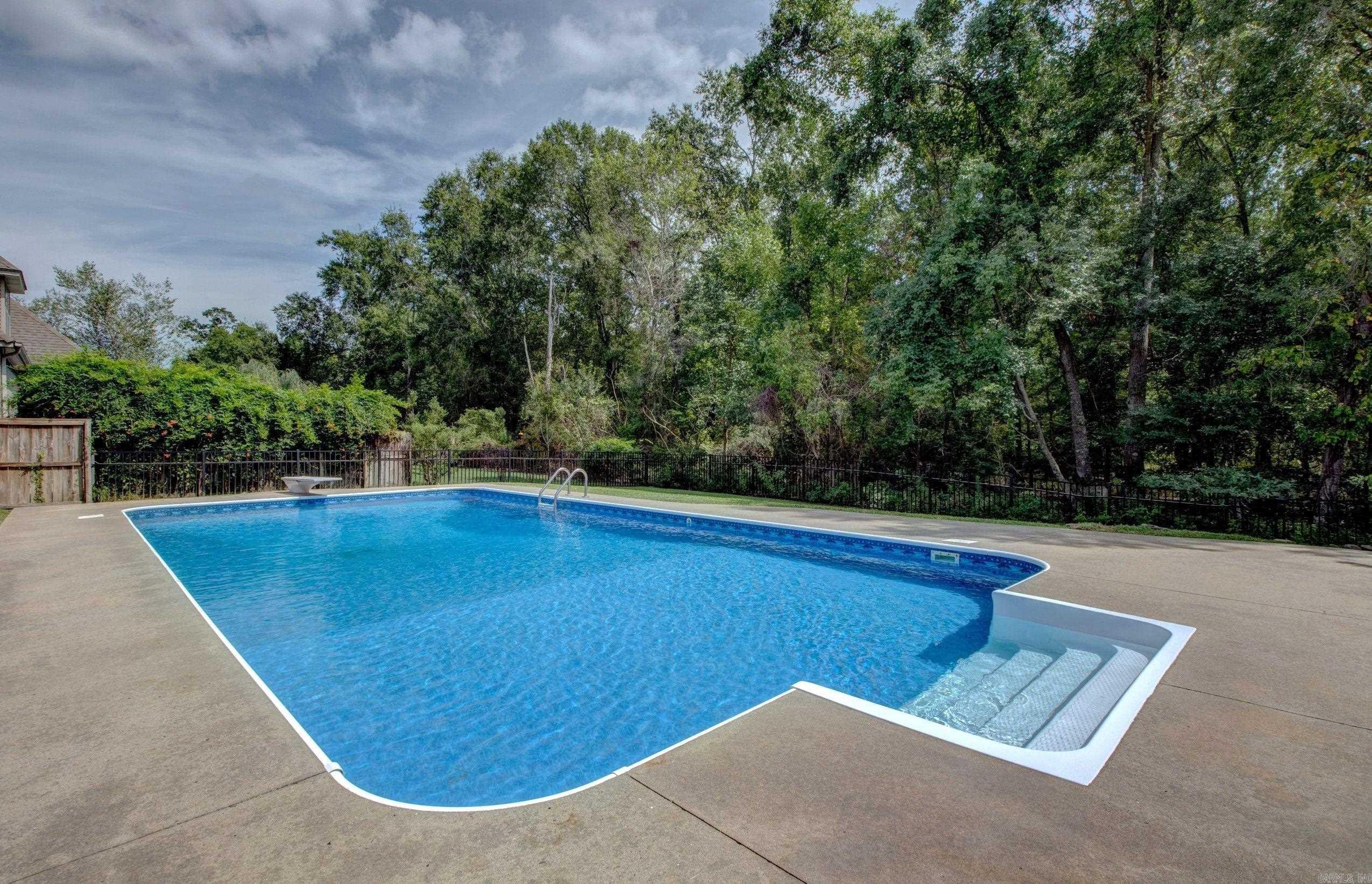 COUNTRY CLUB OF ARK THE - Residential