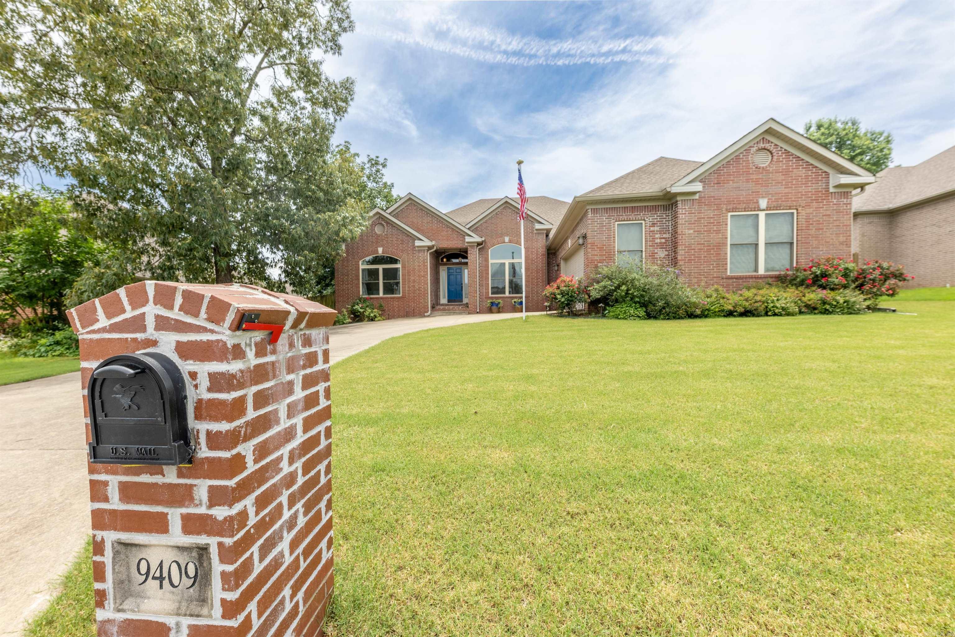 Beautiful 1-level home in the heart of Sherwood. This home offers a grand entrance w/tall ceilings & custom crown molding throughout home. A Formal & informal dinning areas with gorgeous spacious kitchen that offers granite counters, backsplash & custom details. Perfect for cooking and family dinners. Large Master suite that is separate from other 3 bedrooms & has a large walk-in closet! Mud room/office w/built-in desk adjacent to the huge laundry rm that offers built-ins & counter space. 3 other large spacious bedrooms & have a great bath w/2 separate vanities. Backyard is fenced with a NEW deck (coming soon). HVAC is 6 years old. Hot Water Heater is 6 years old. Roof is 3 years old. Windows are 5 years old. Washer/Dryer, Refrigerator and Microwave convey.