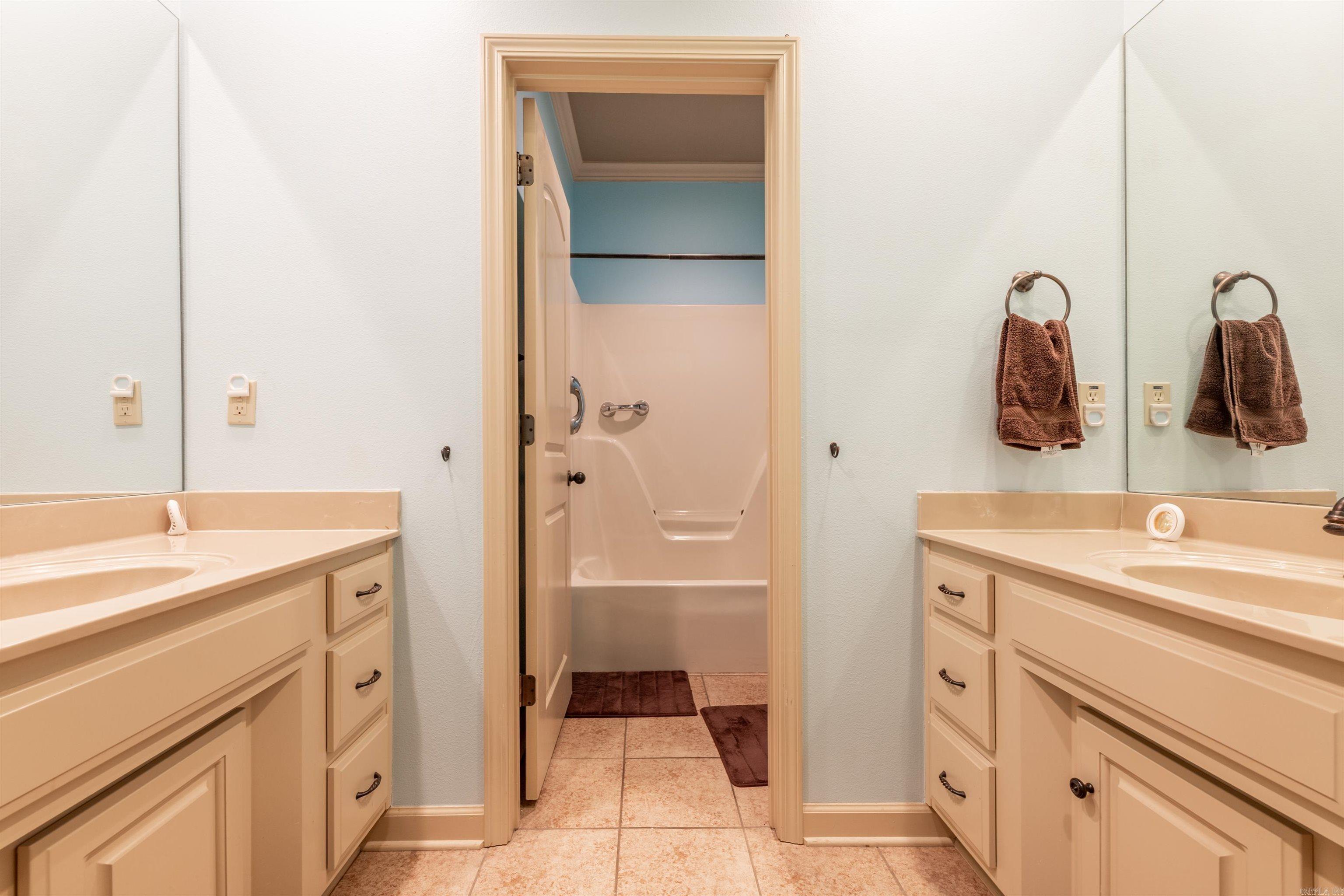 MILLERS CROSSING - Residential