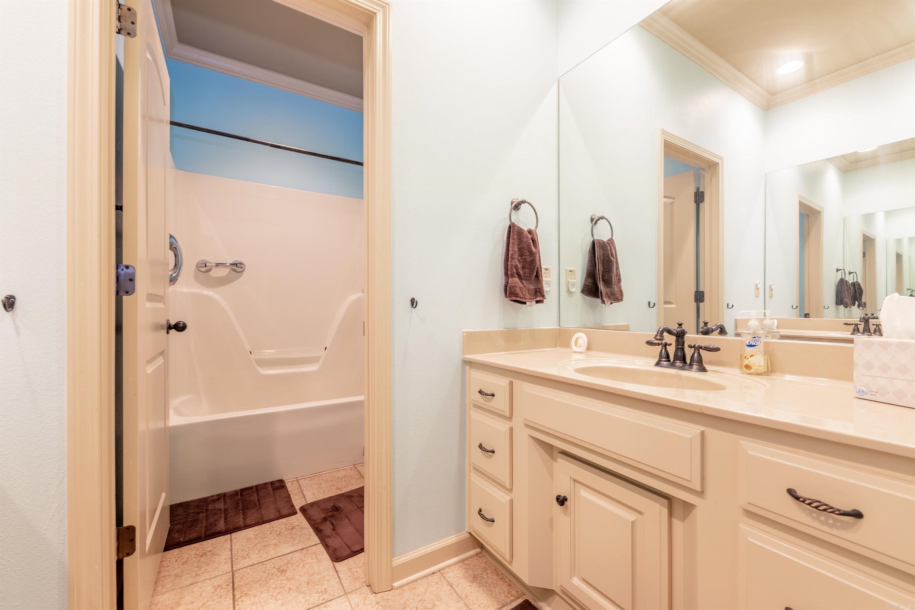 MILLERS CROSSING - Residential