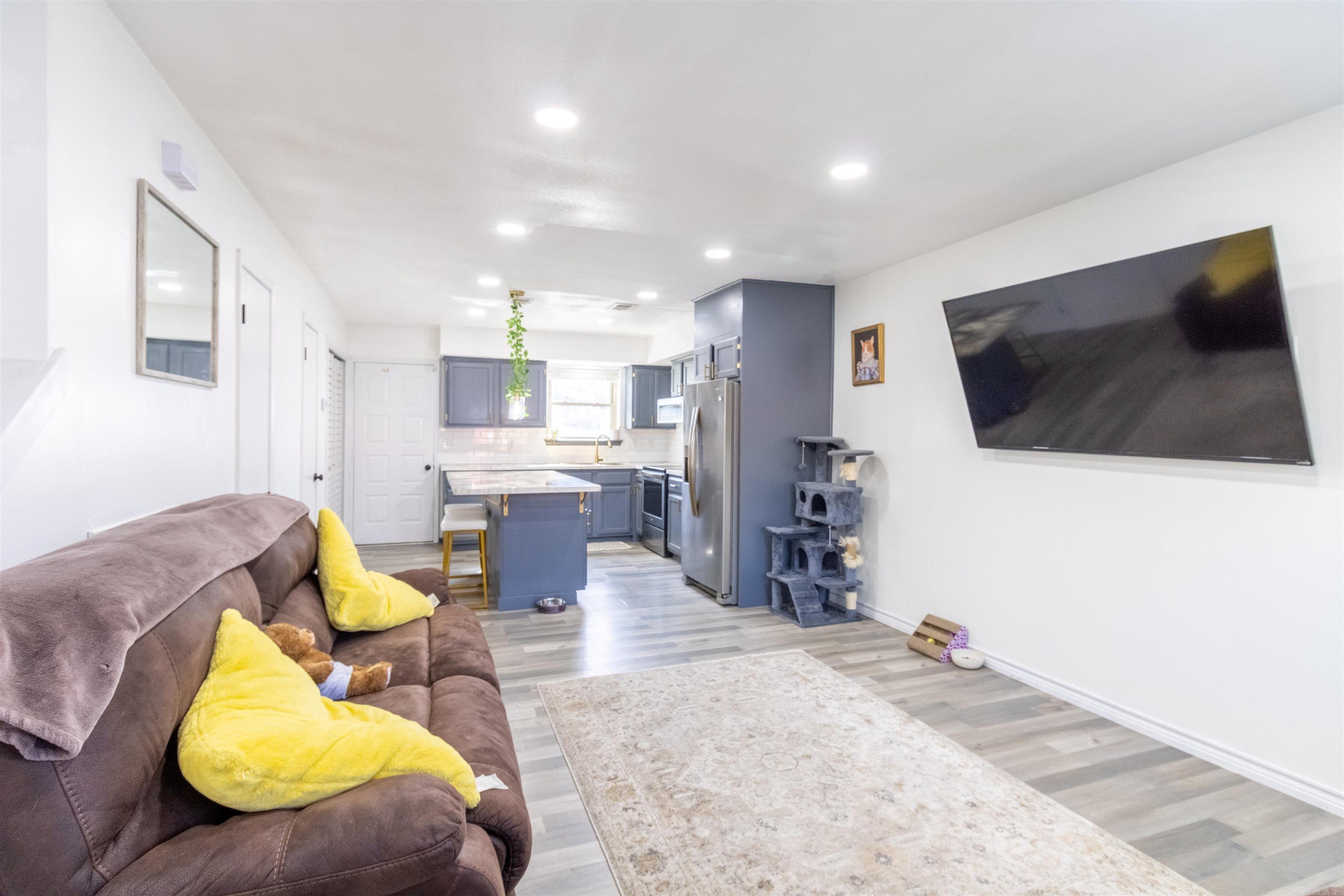 UNIVERSITY ESTATES - Residential