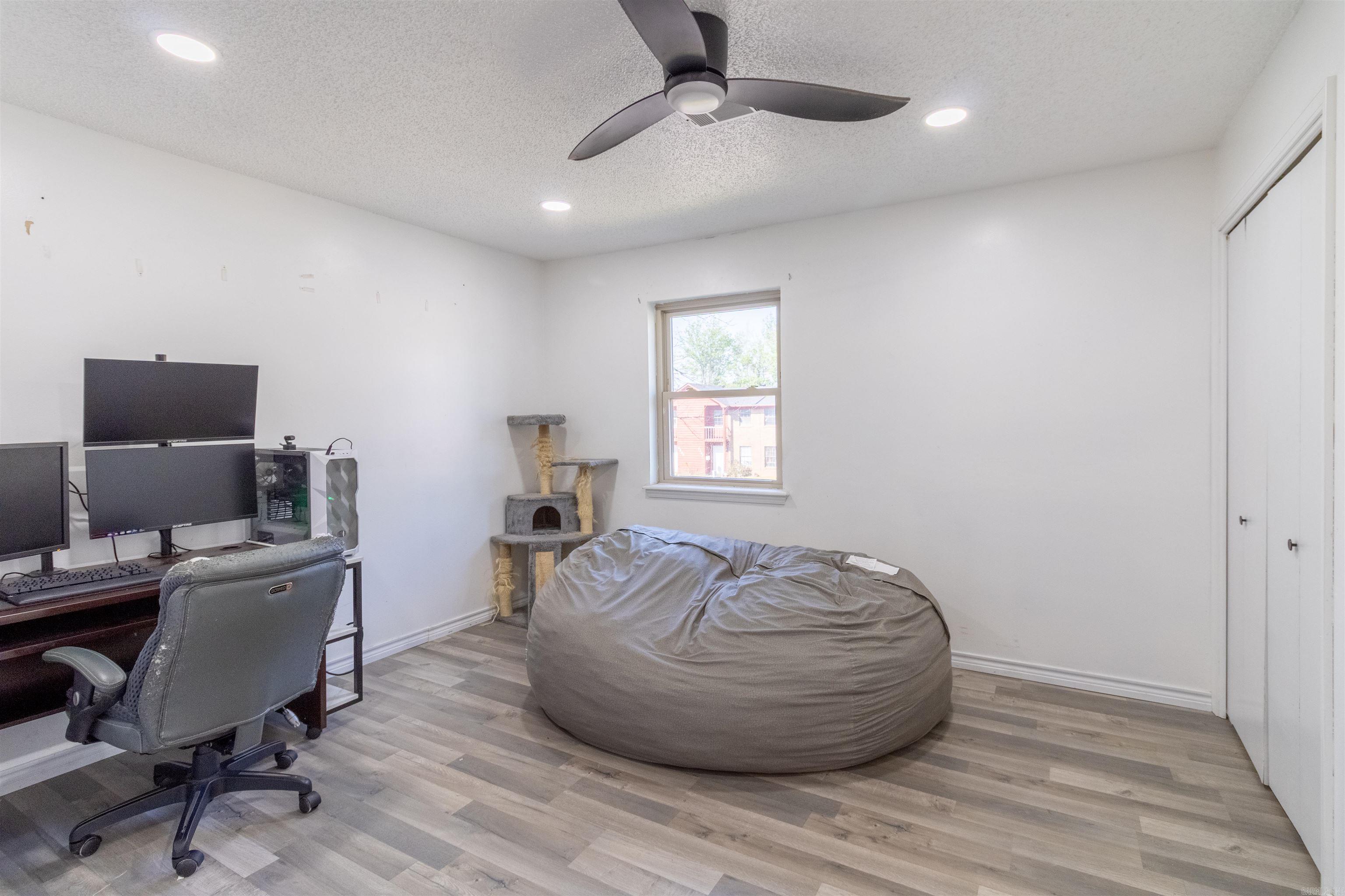 UNIVERSITY ESTATES - Residential