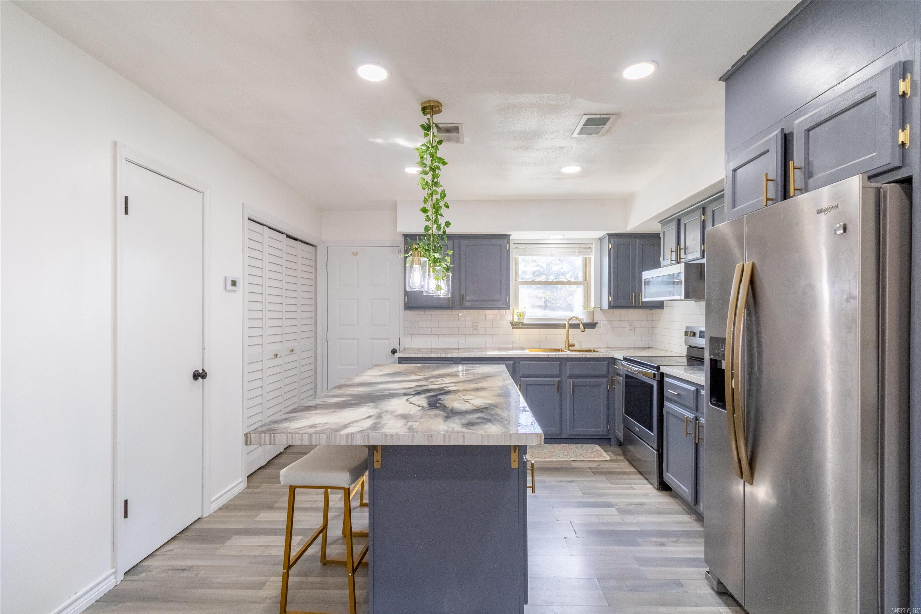 UNIVERSITY ESTATES - Residential