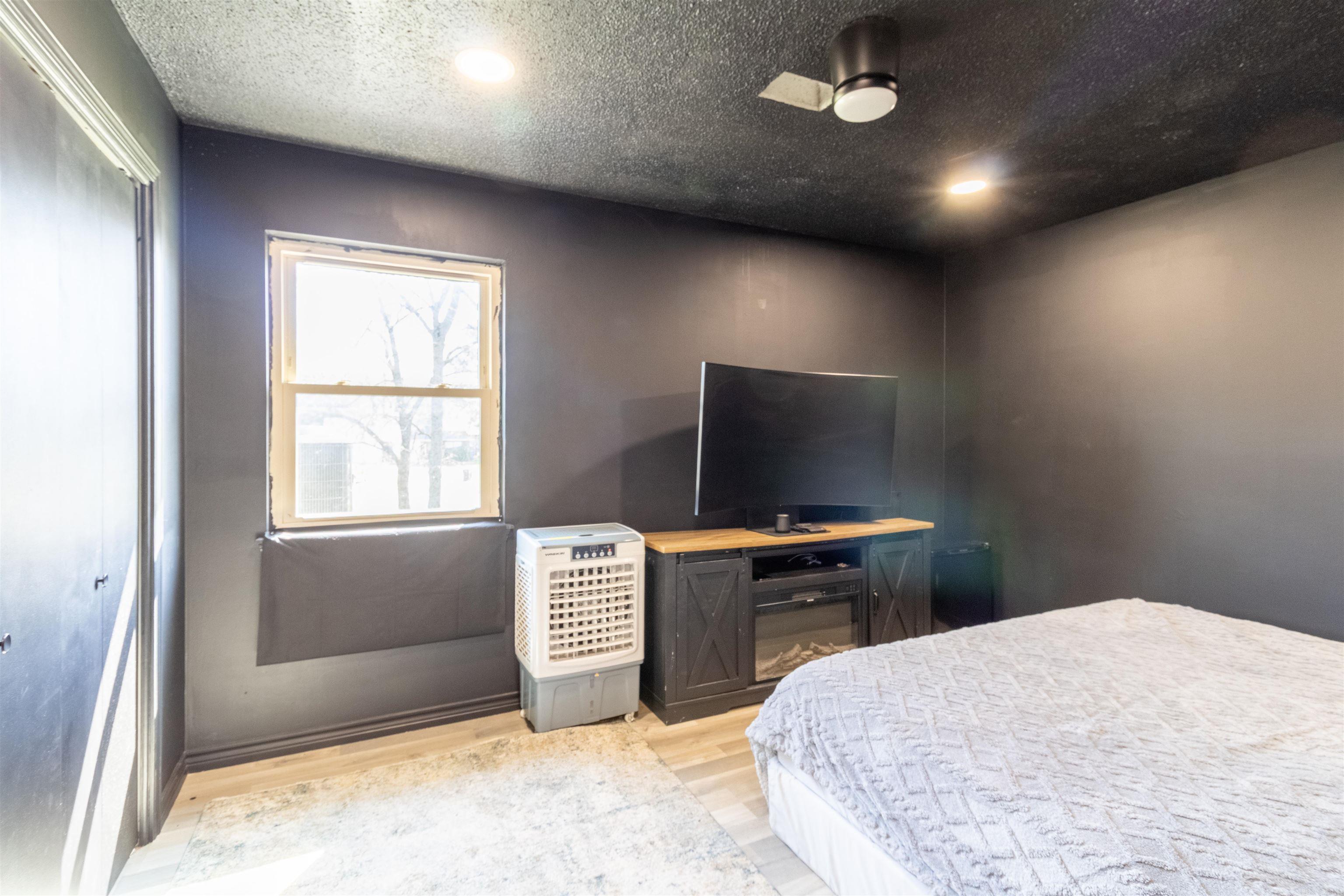 UNIVERSITY ESTATES - Residential