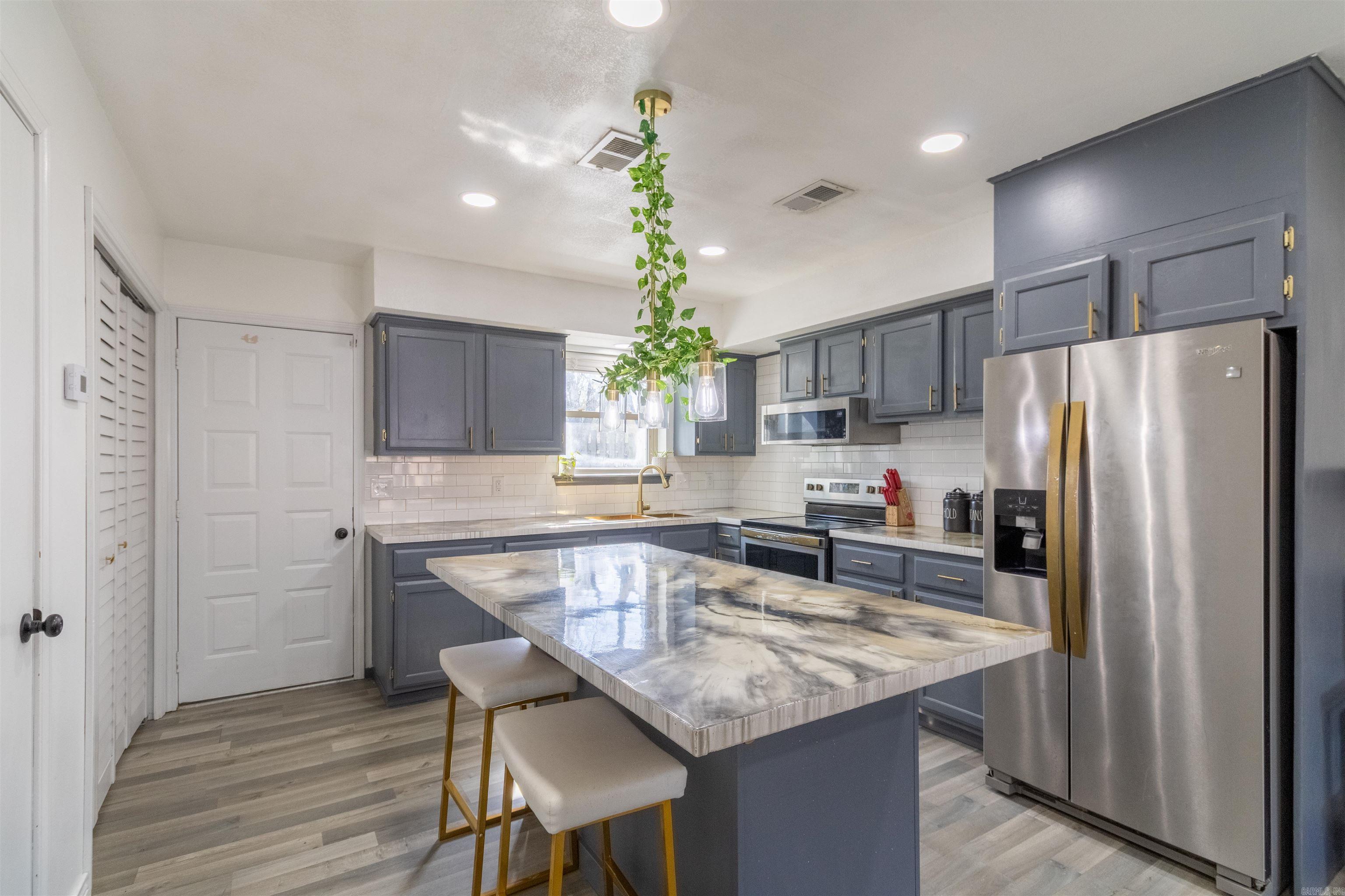 UNIVERSITY ESTATES - Residential