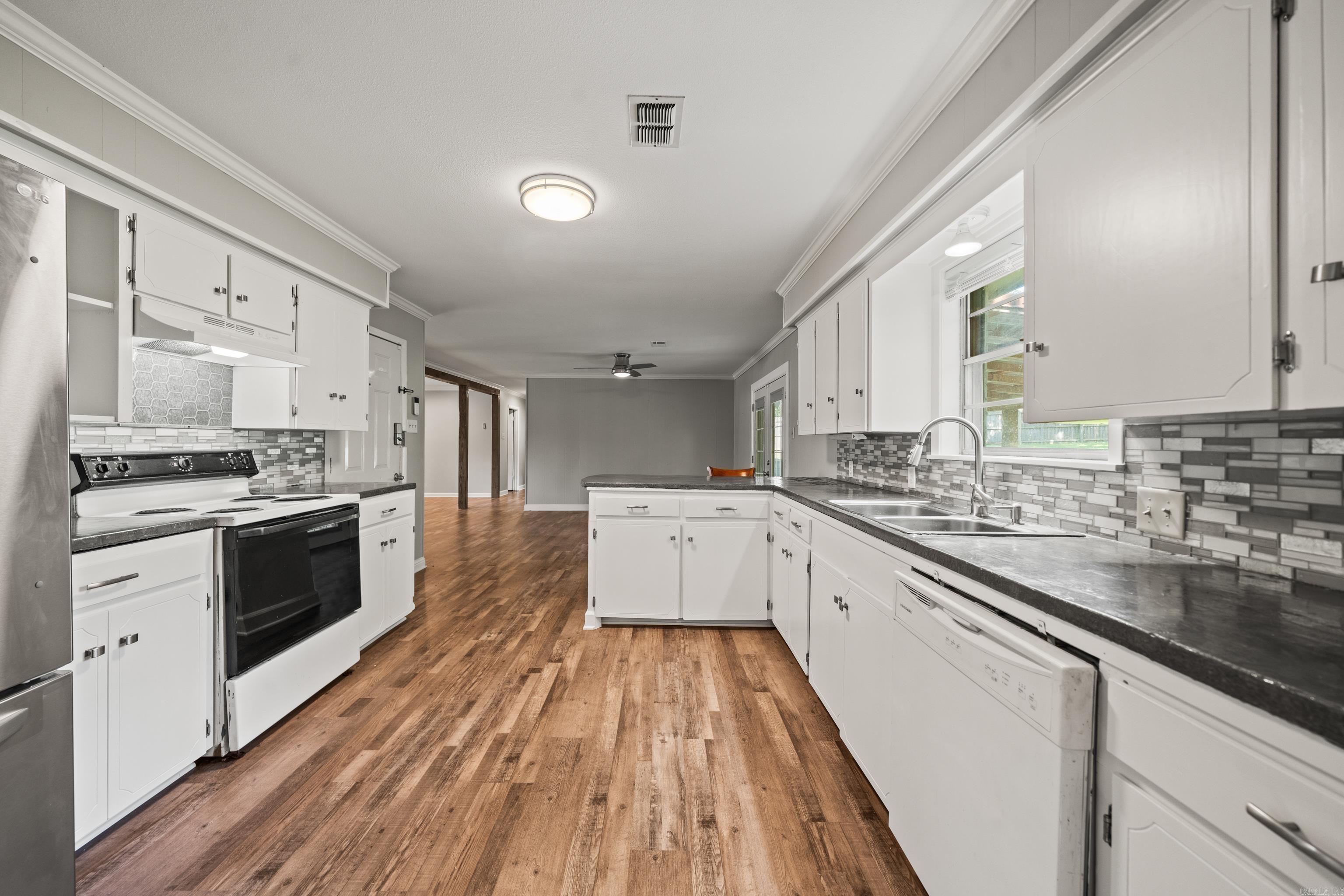 LAKE VIEW - Residential