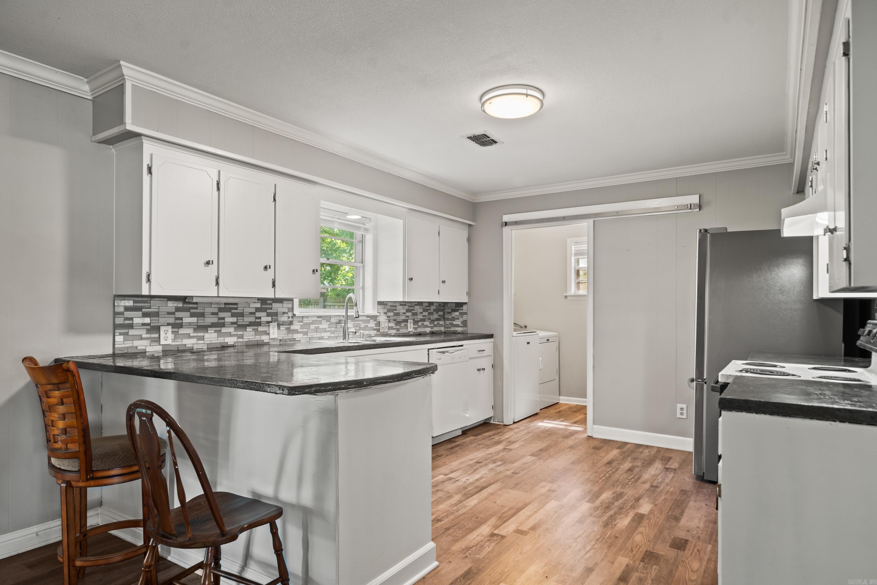 LAKE VIEW - Residential