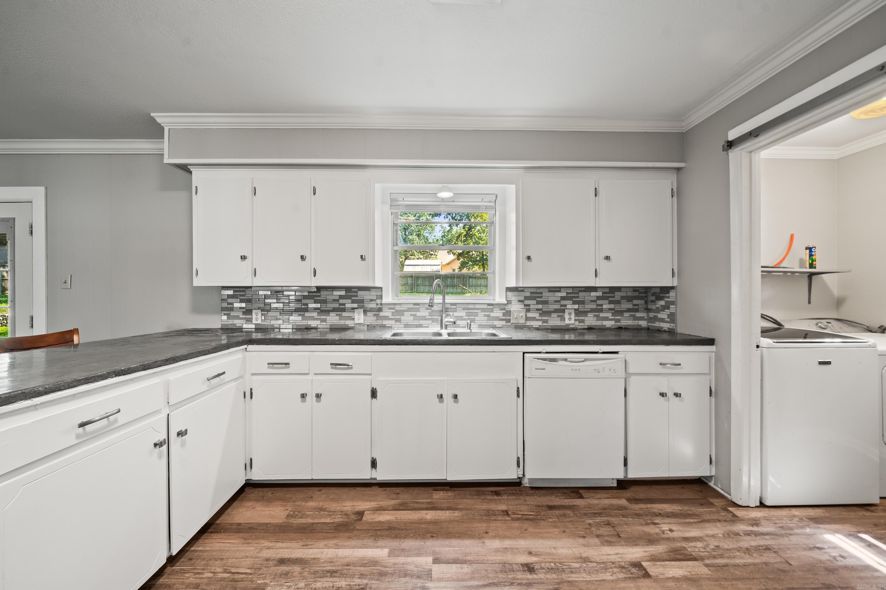 LAKE VIEW - Residential