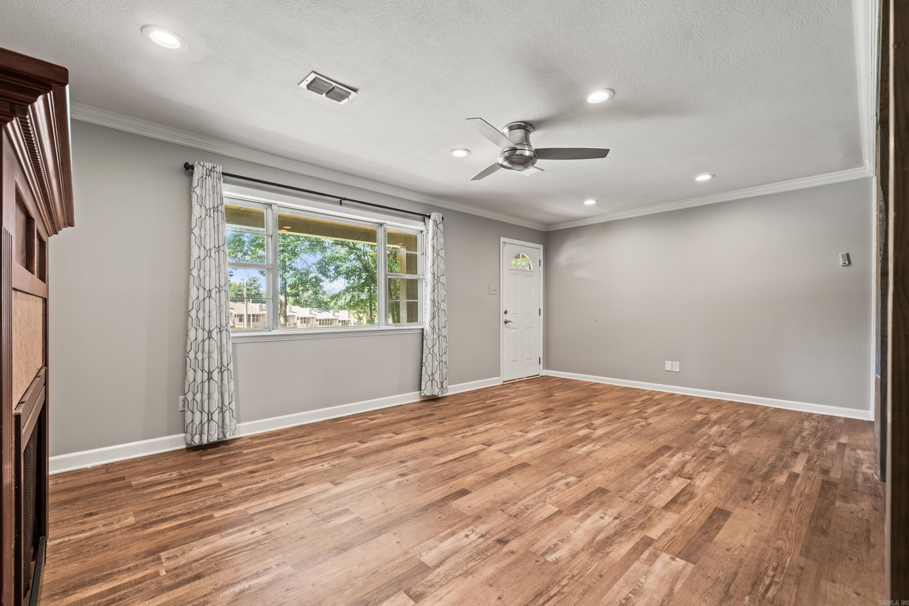 LAKE VIEW - Residential