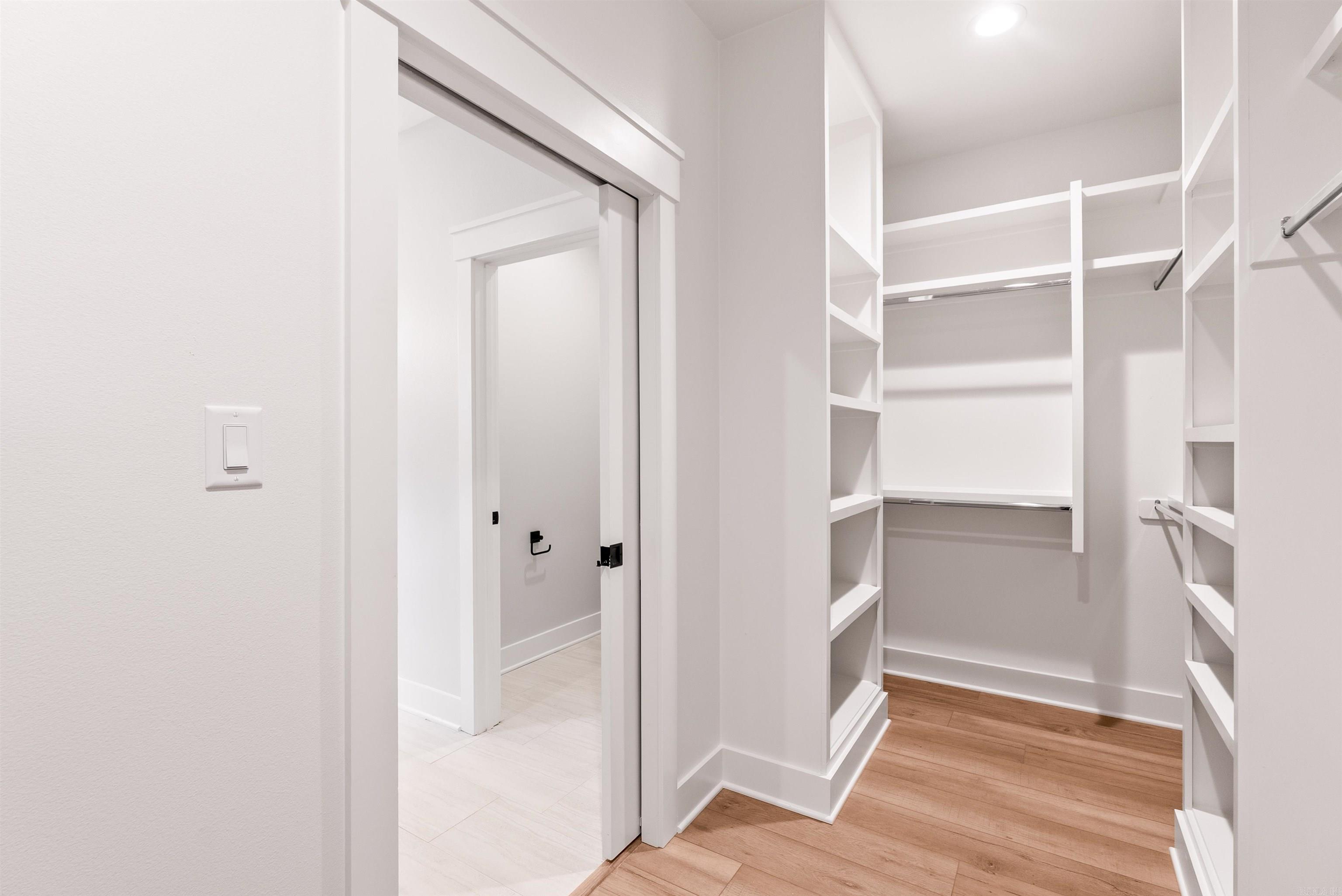 SIENNA LAKE - Residential