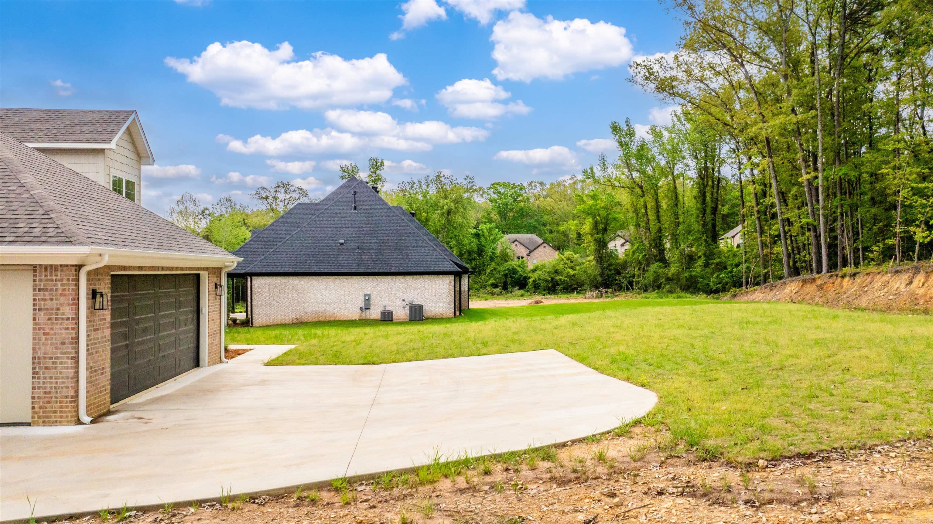 SIENNA LAKE - Residential