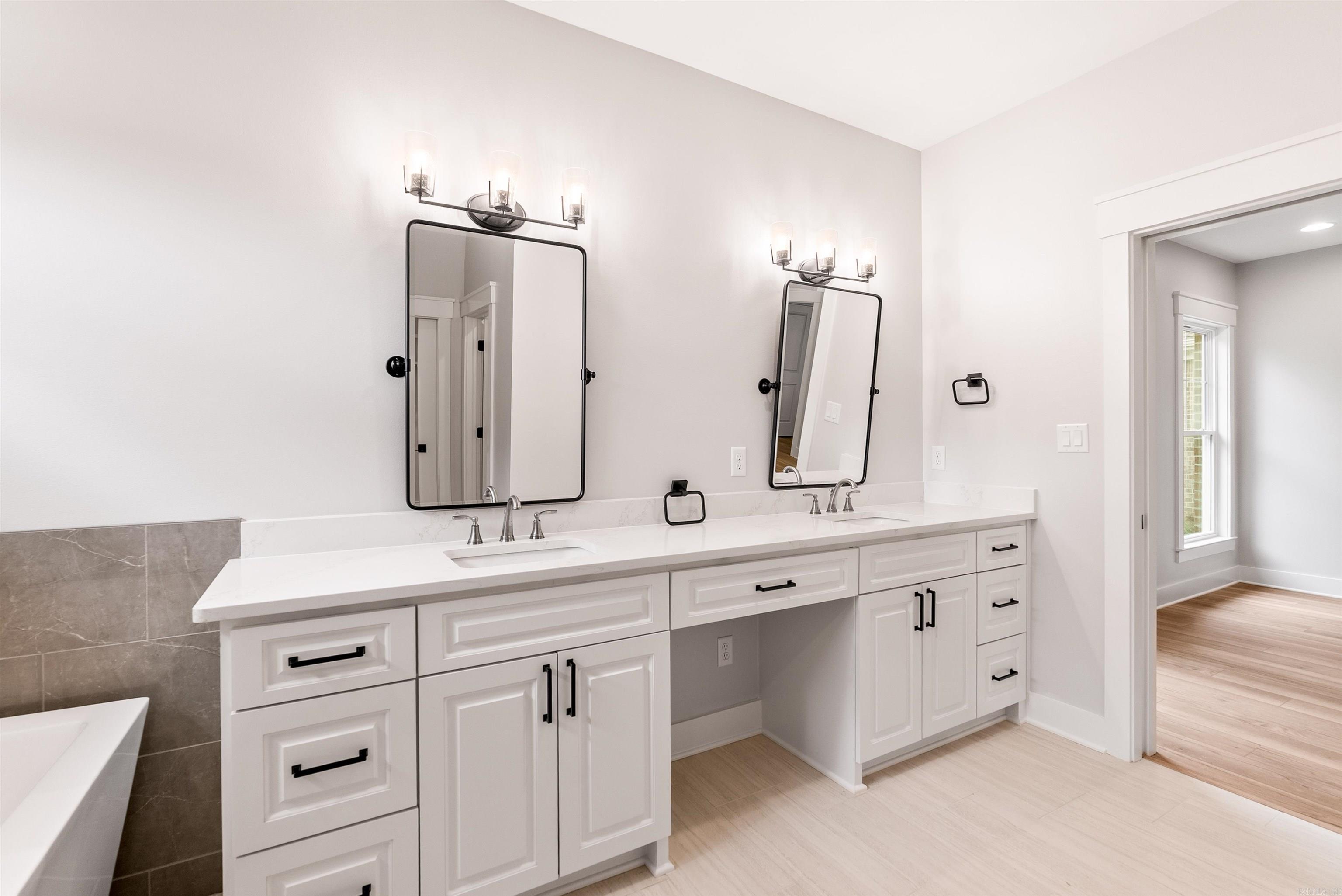 SIENNA LAKE - Residential