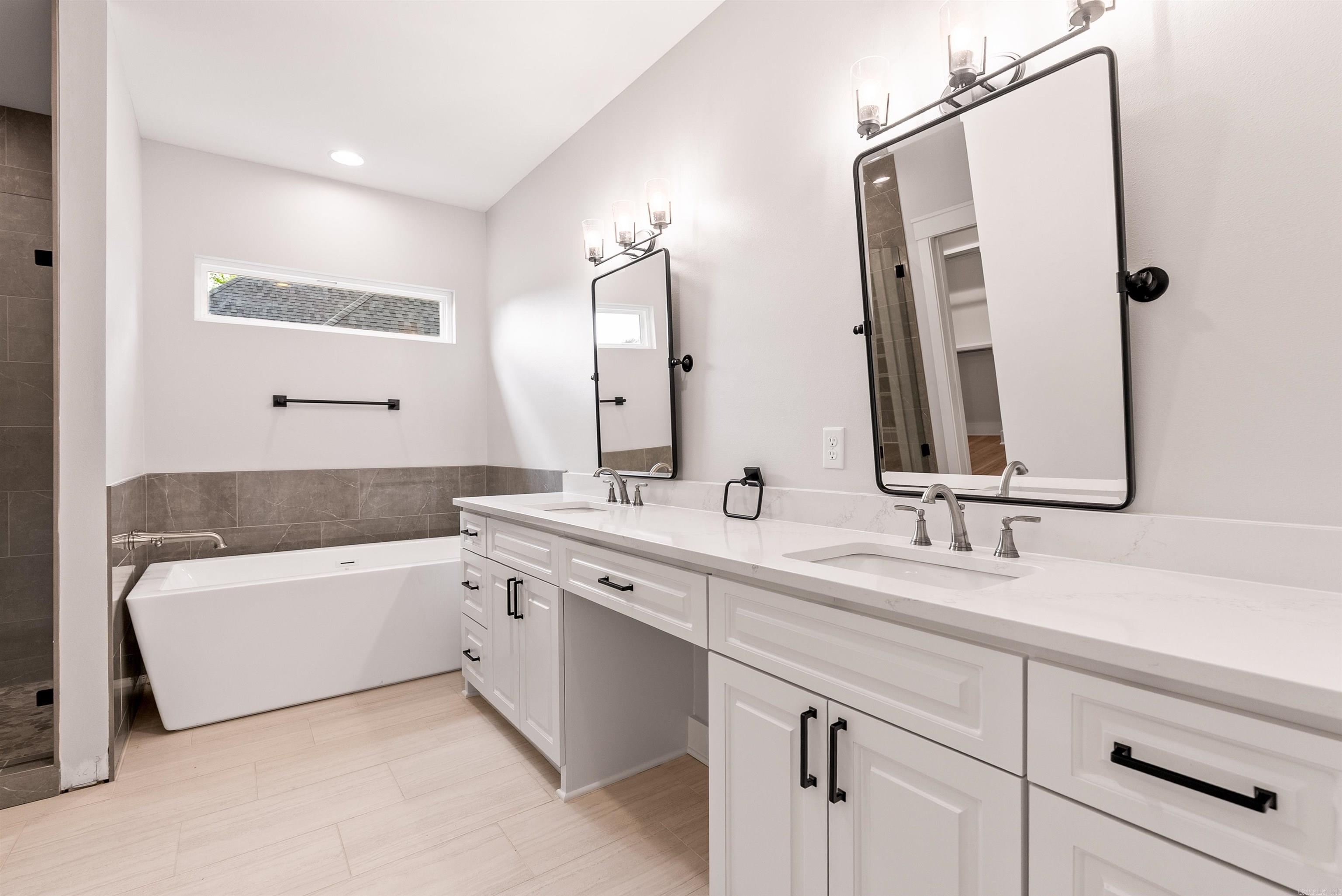 SIENNA LAKE - Residential