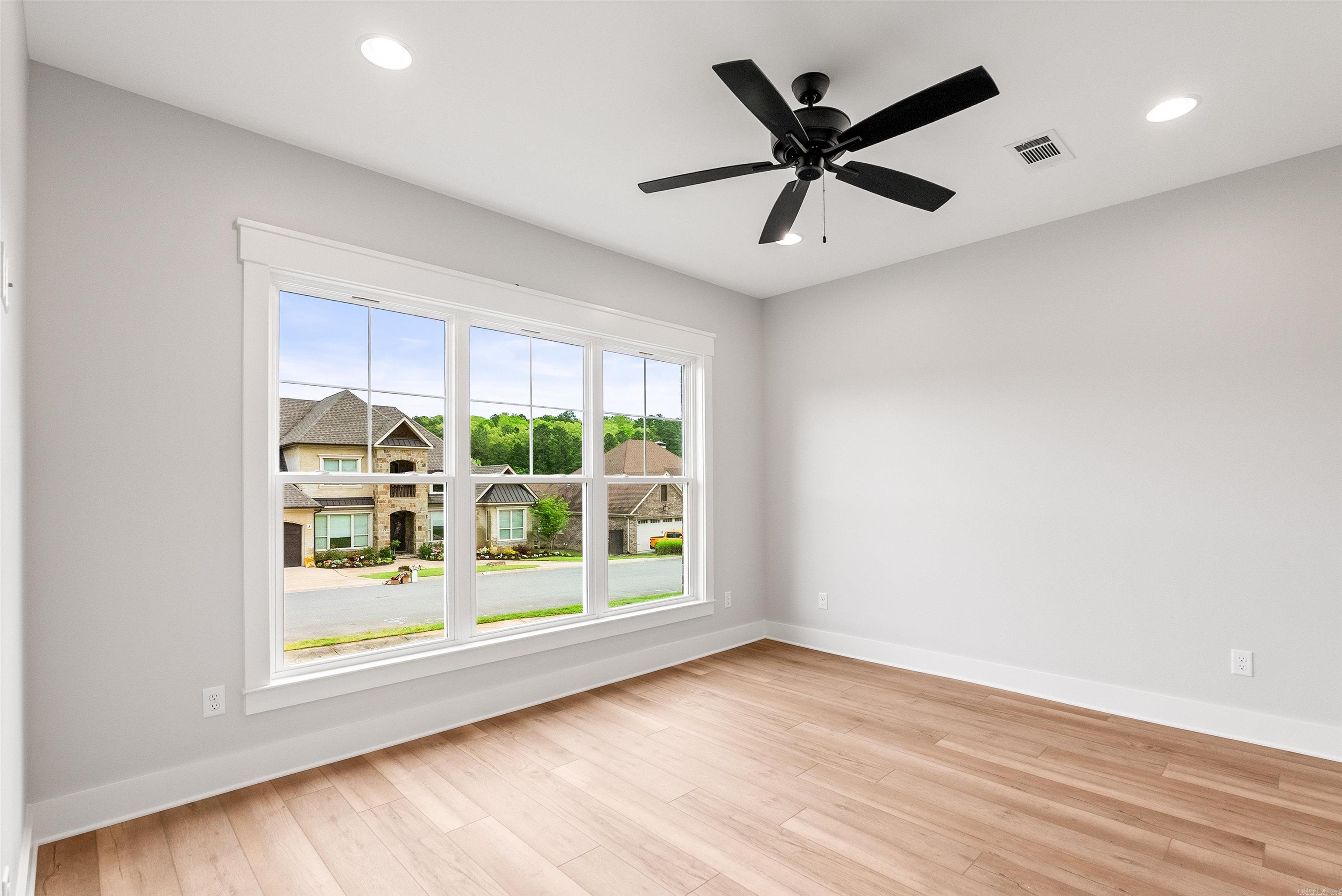 SIENNA LAKE - Residential