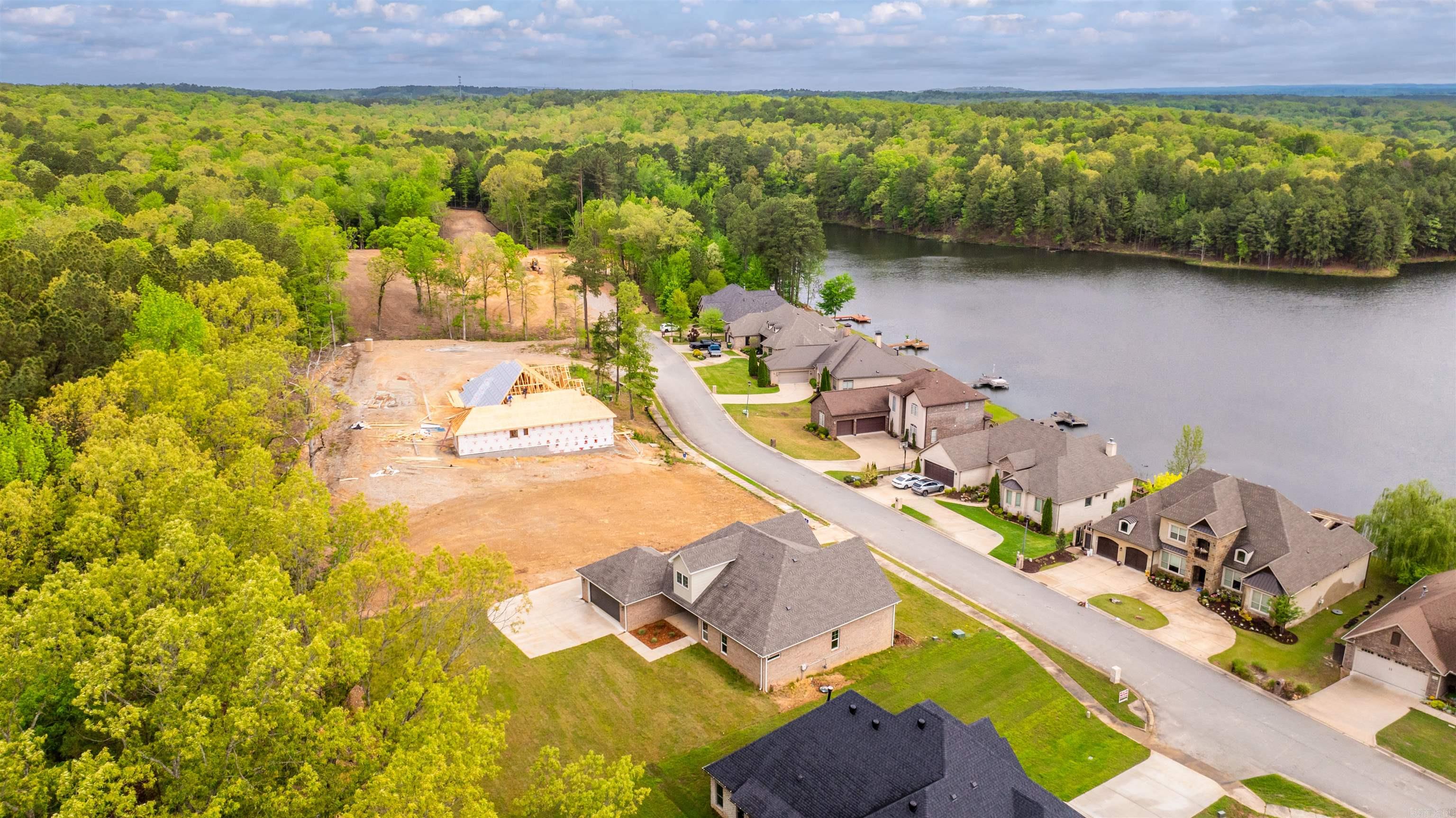 SIENNA LAKE - Residential