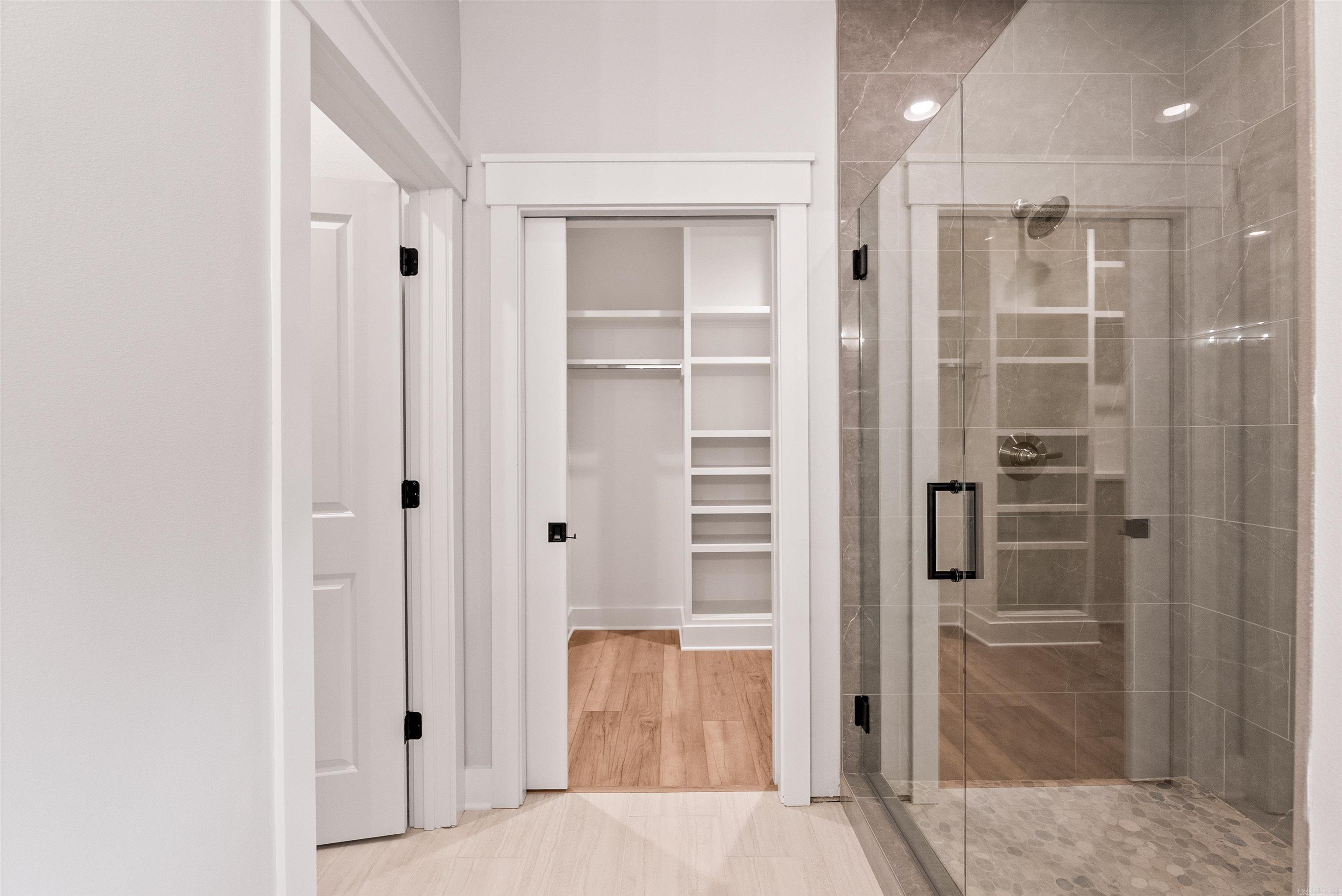 SIENNA LAKE - Residential