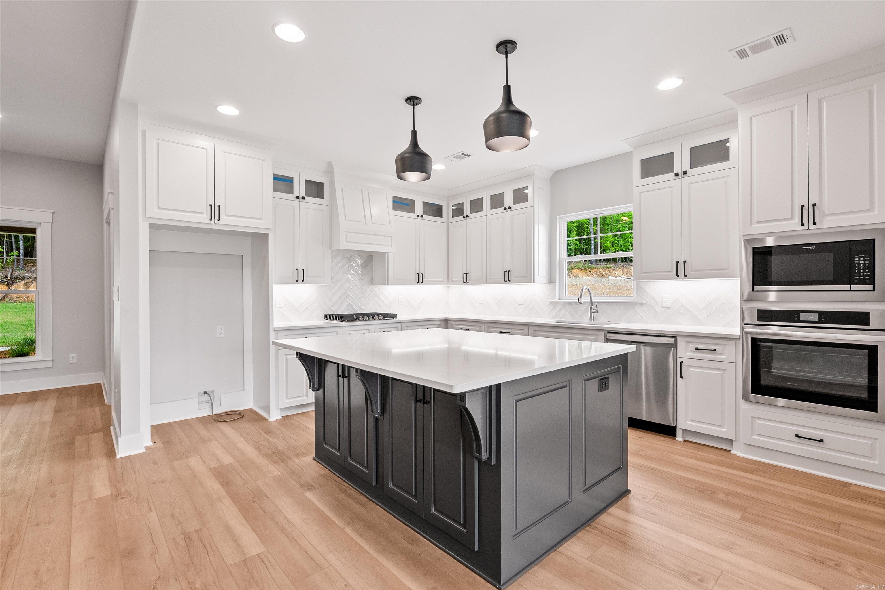 SIENNA LAKE - Residential