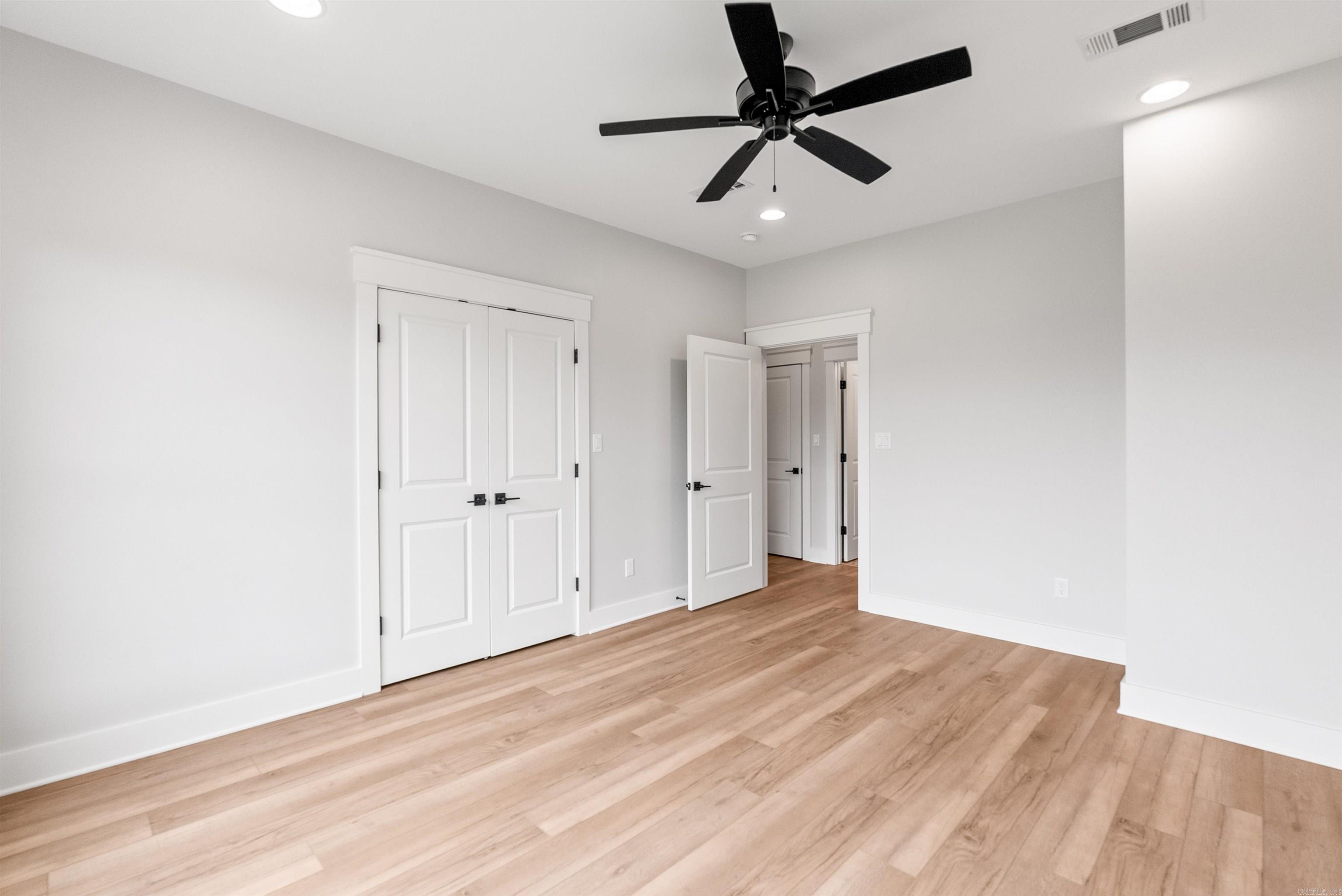 SIENNA LAKE - Residential