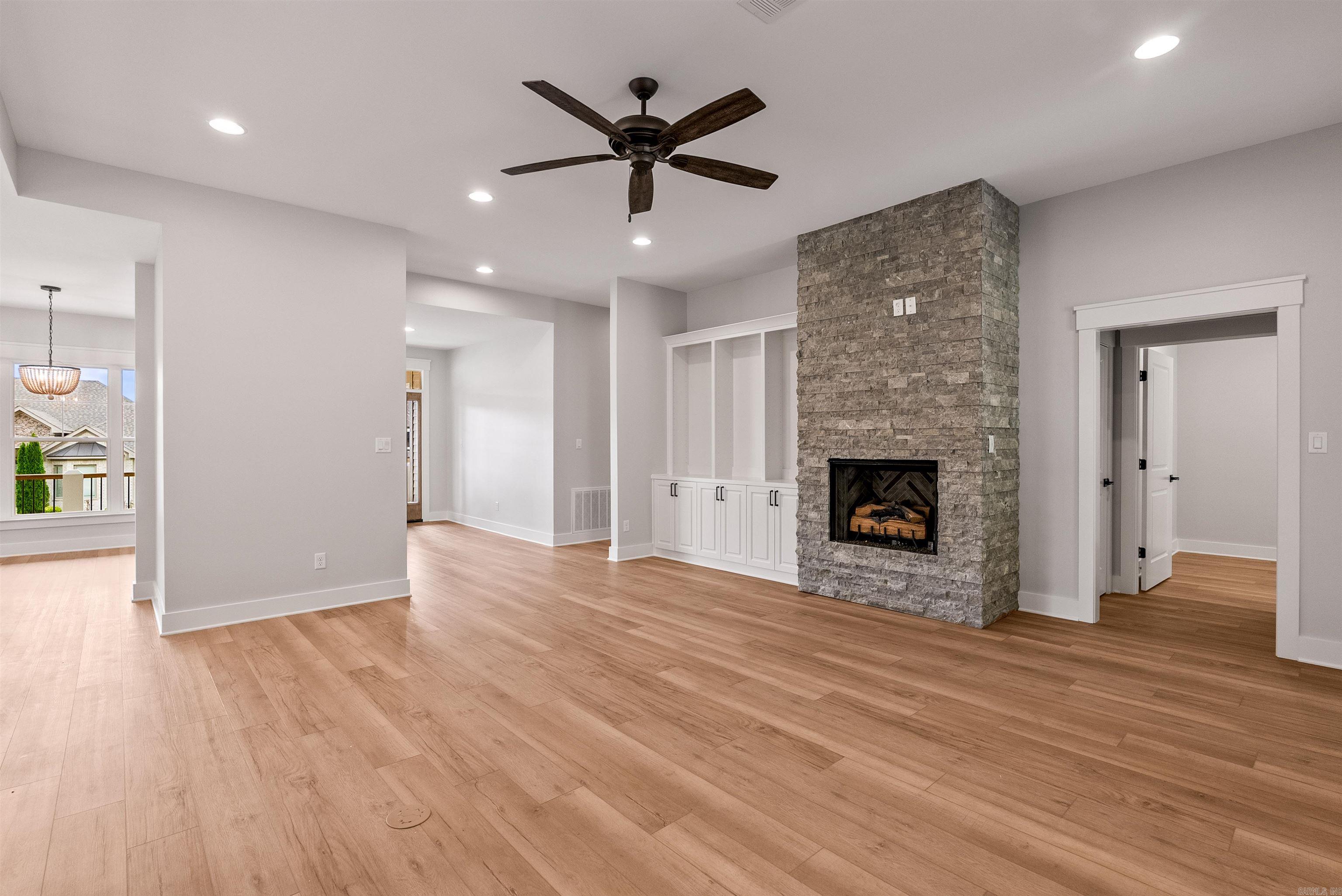 SIENNA LAKE - Residential